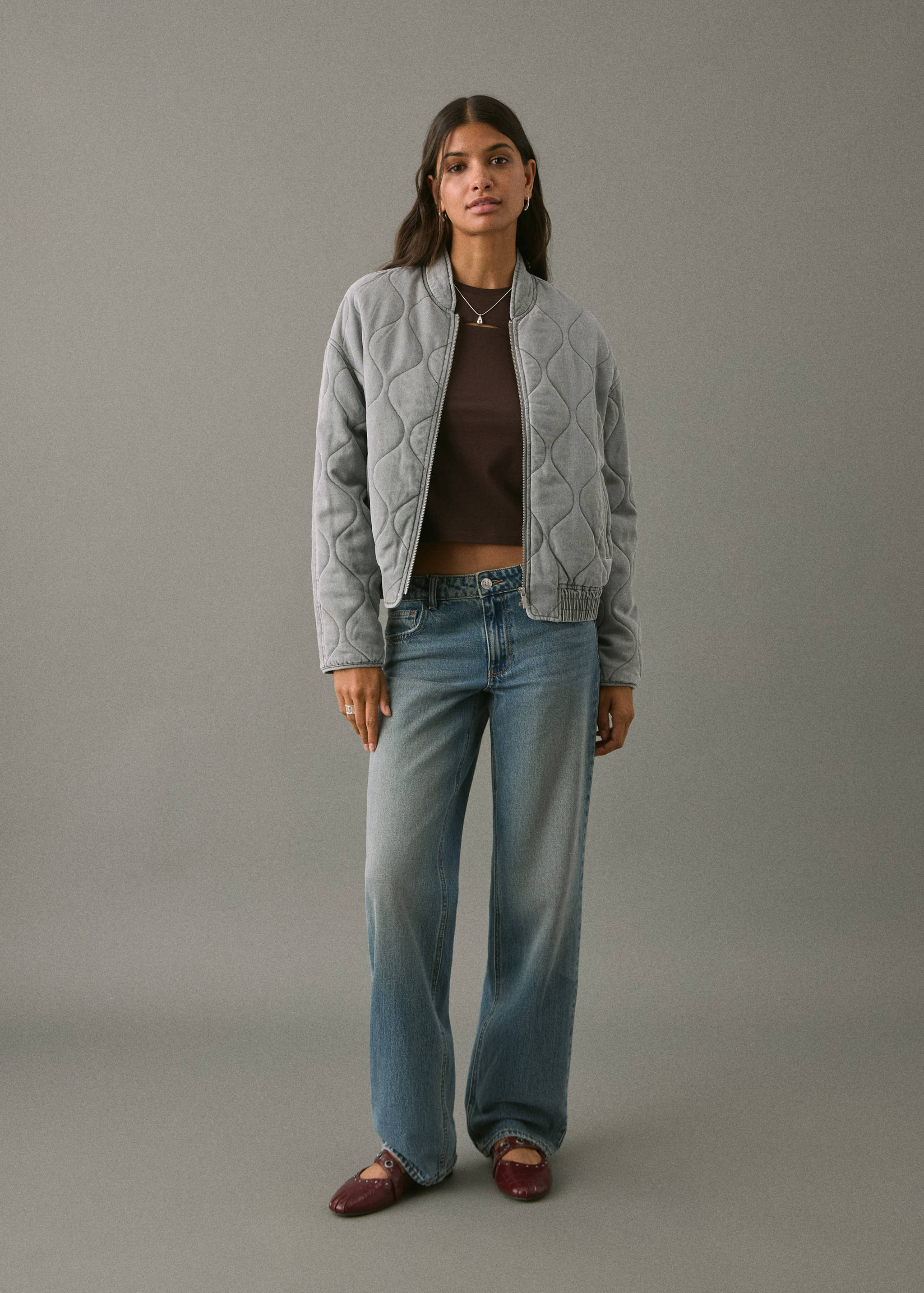 Стёганая куртка из денима - Общий план