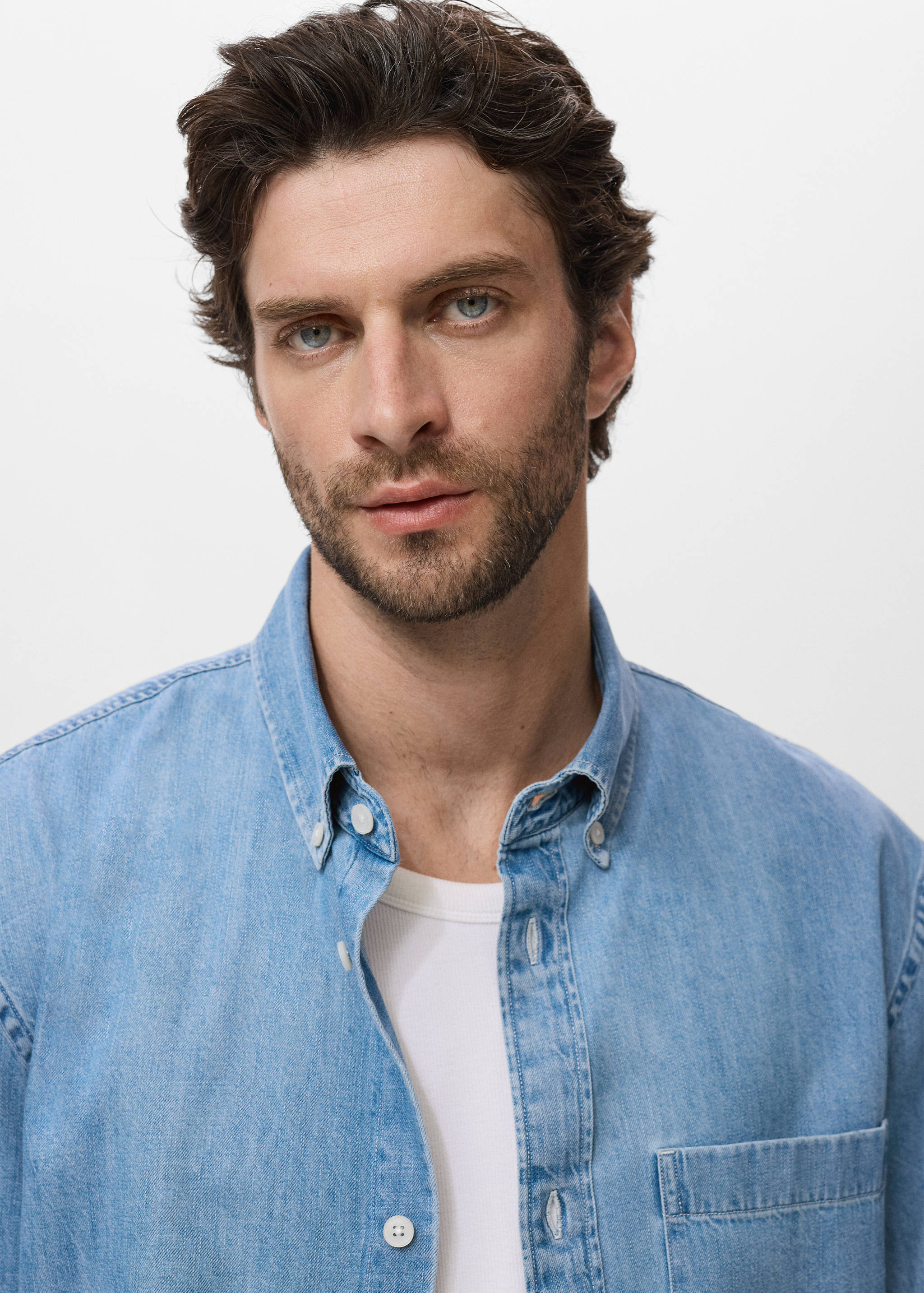 Denim shirt with pocket - Details of the article 1