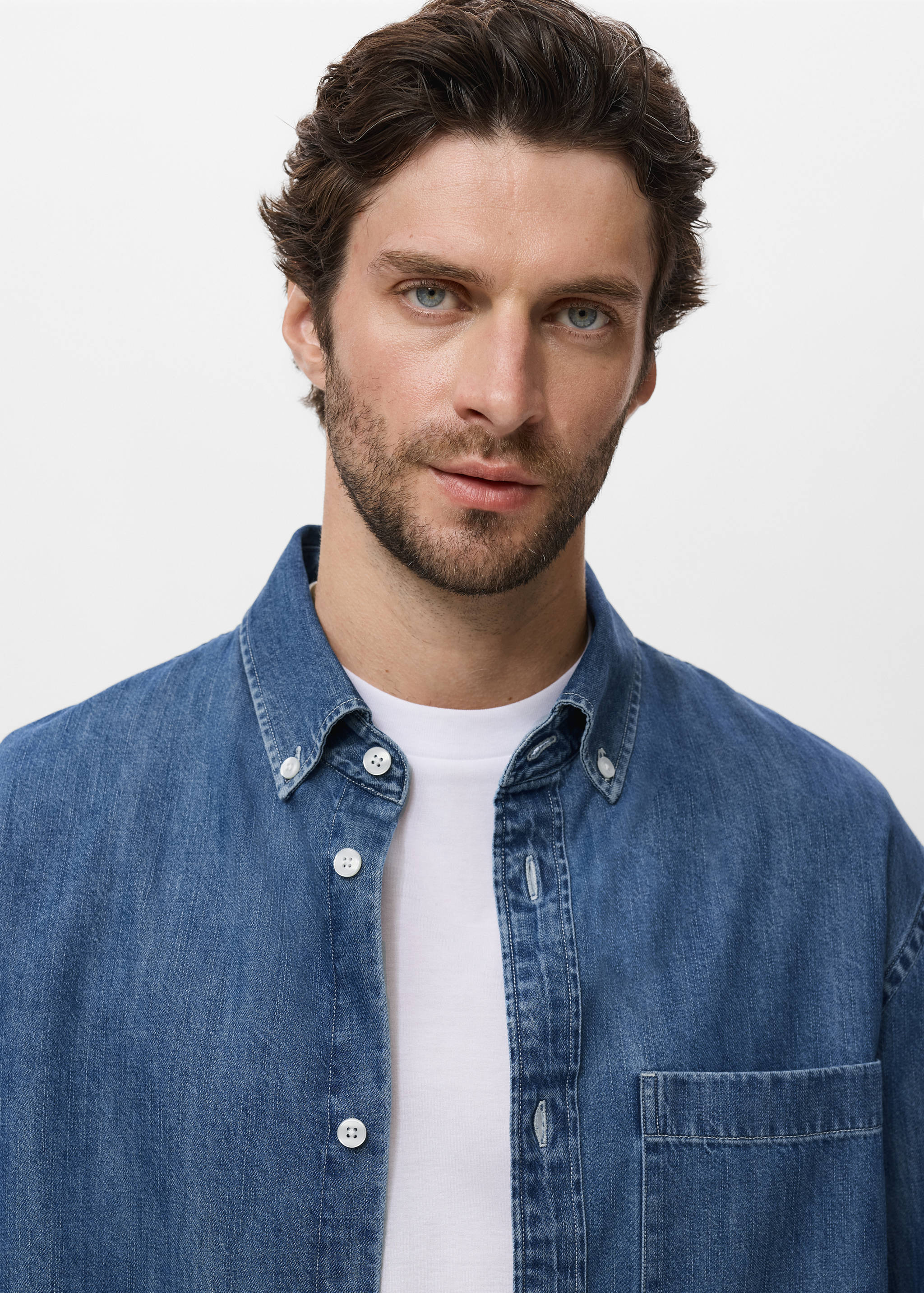 Denim shirt with pocket - Details of the article 1