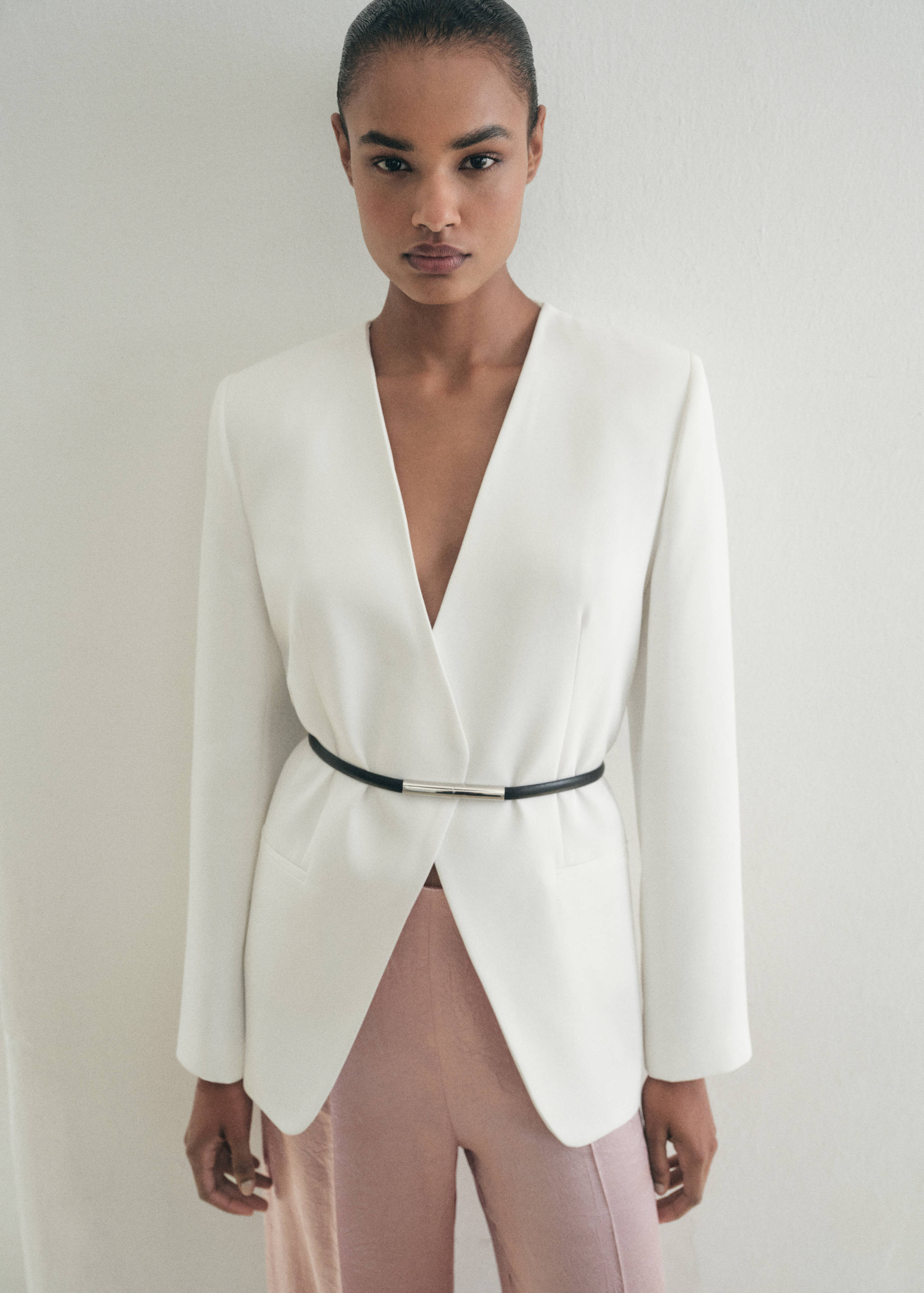 Παντελόνι σατέν με τσαλακωμένη όψη - Μεσαίο πλάνο