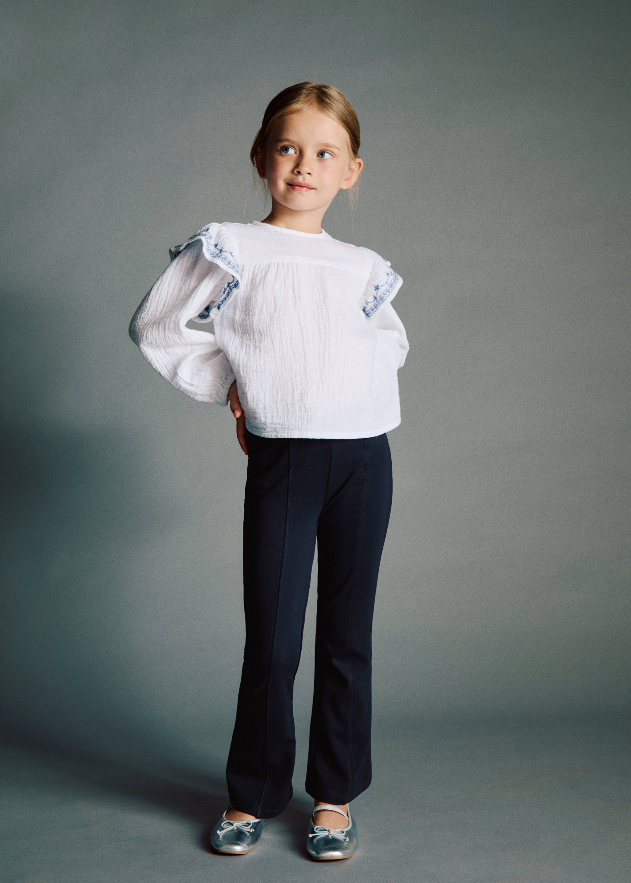 Ruffled embroidered blouse - Medium plane