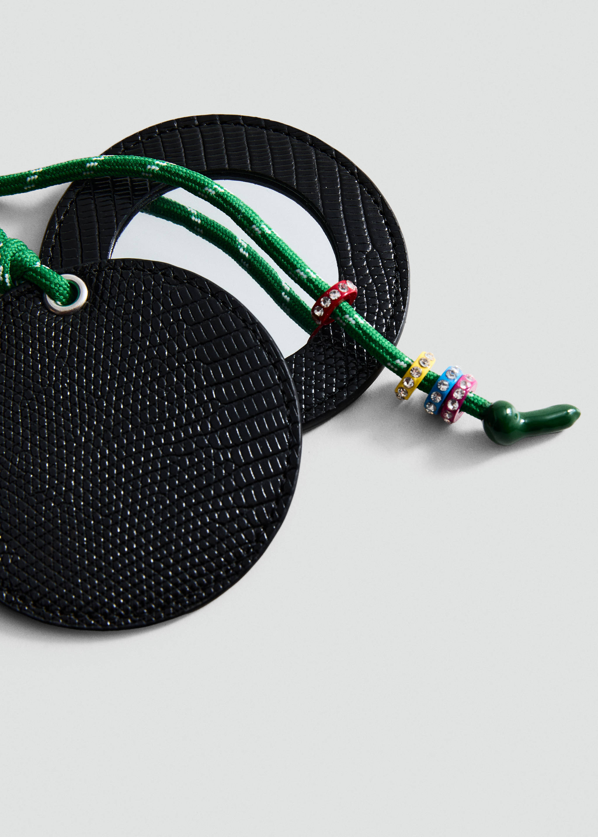 Multi-charm mirror keyring - Details of the article 1