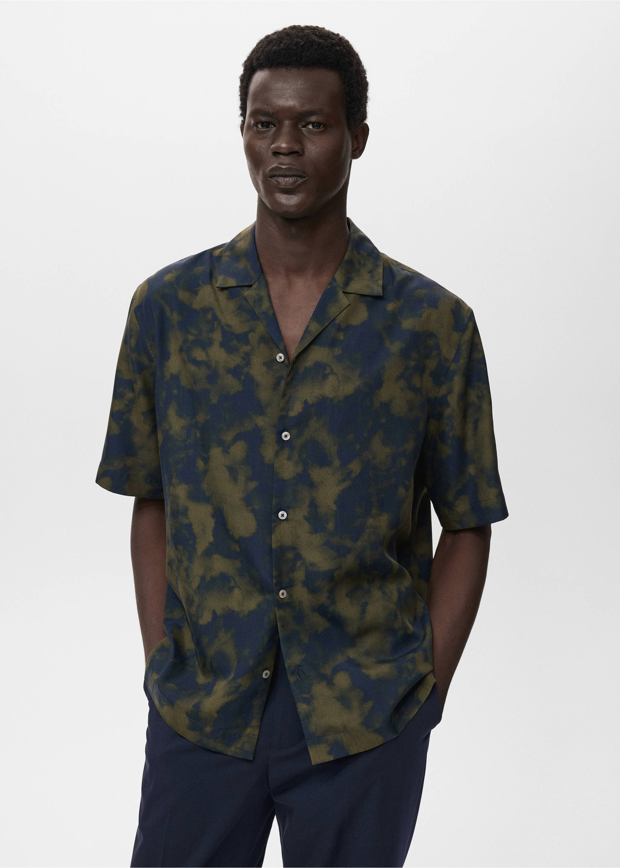 Chemise regular-fit fluide imprimée - Plan moyen, Olive. Ref: 17064448-00.