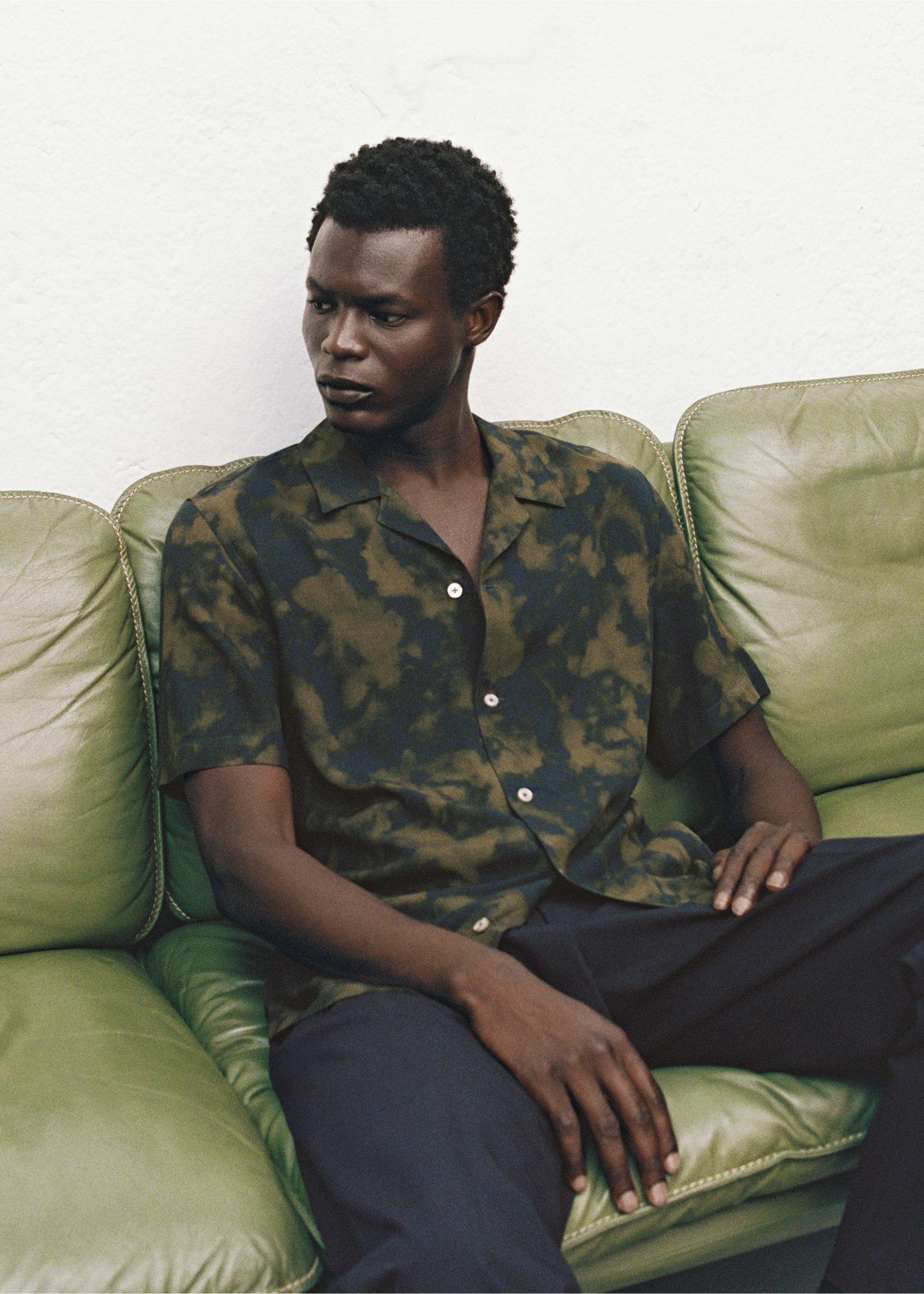 Chemise regular-fit fluide imprimée - Détail de l'article 9, Olive. Ref: 17064448-00.
