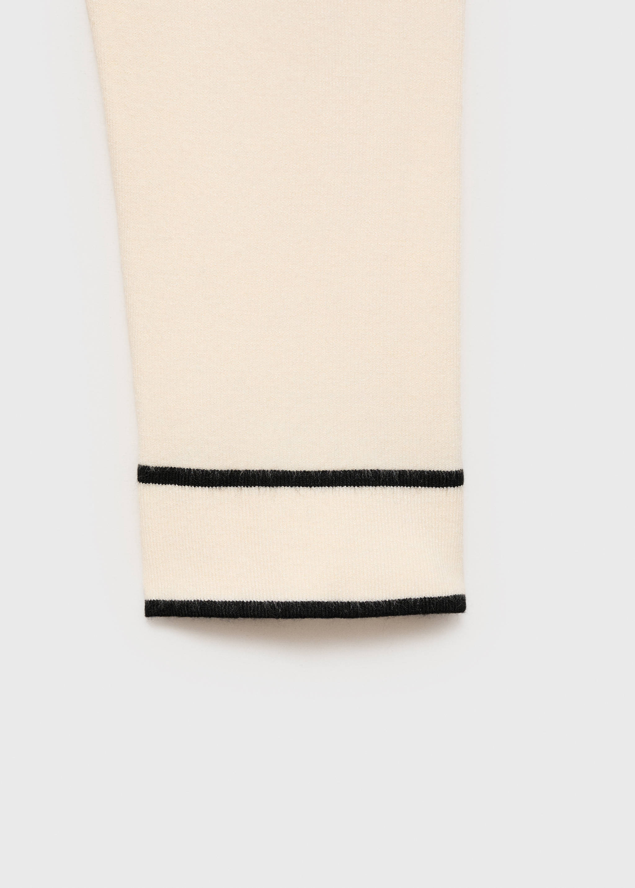 Contrasting V-neck sweater - Details of the article 0