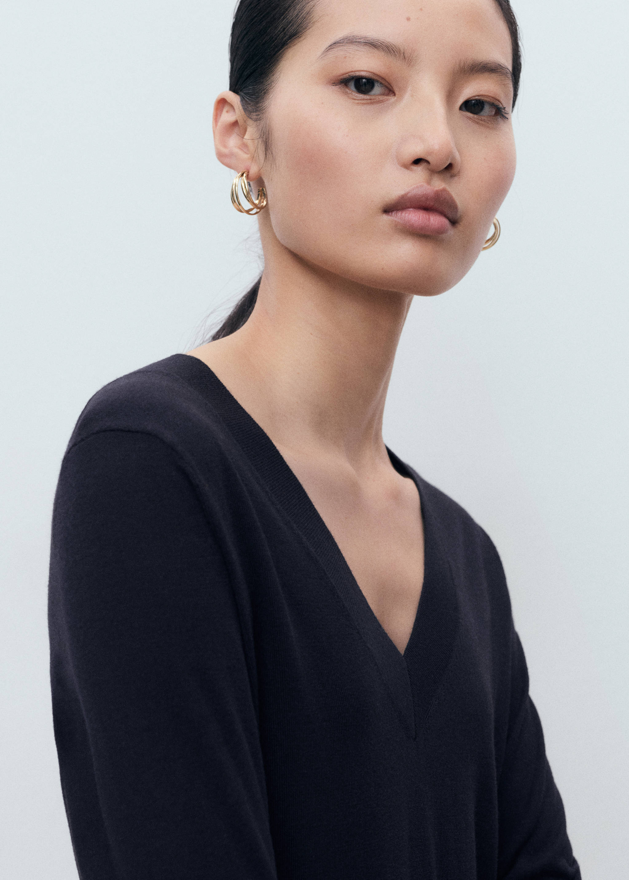 Fine-knit V-neck sweater - Medium plane