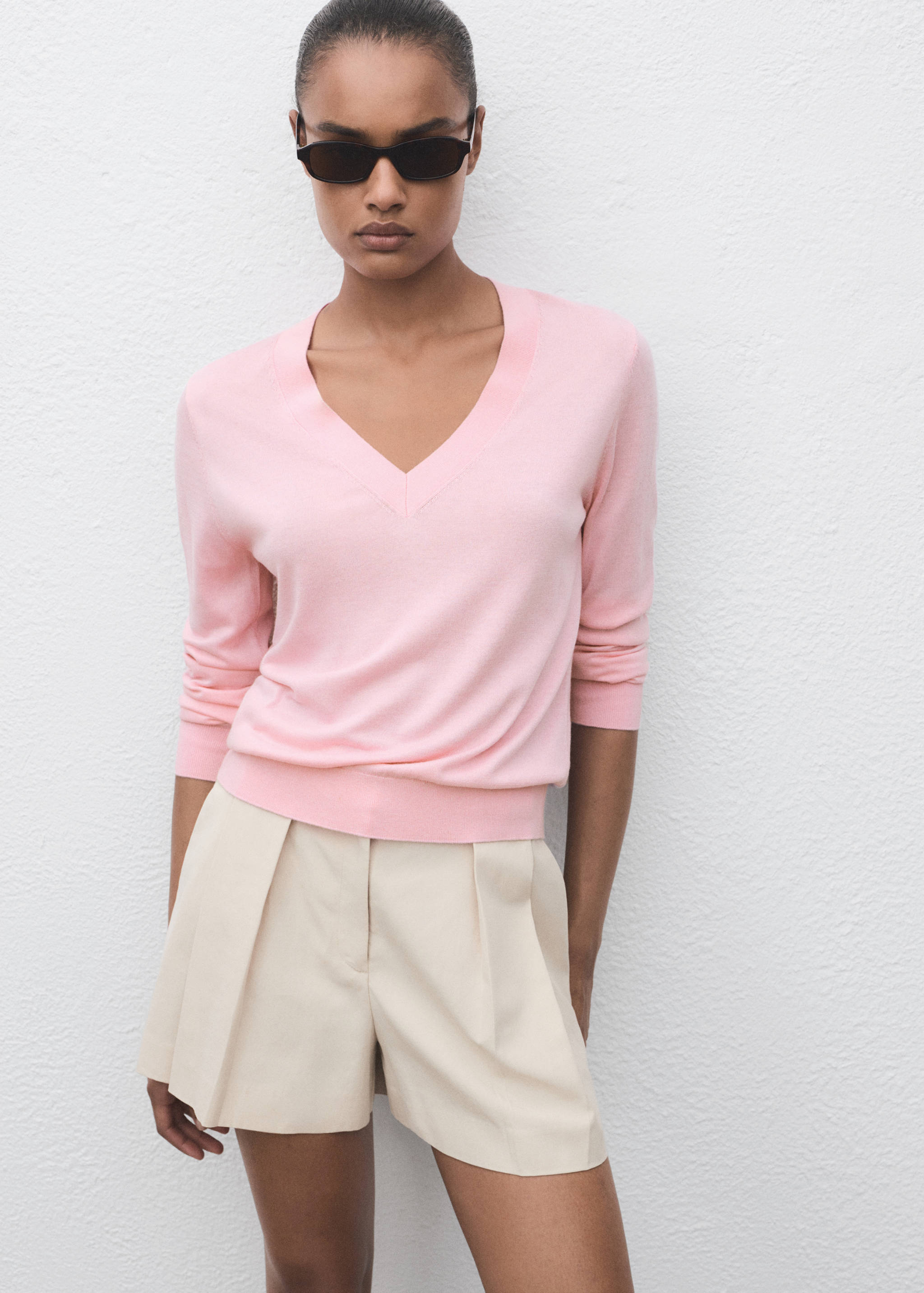 Fine-knit V-neck sweater - Medium plane