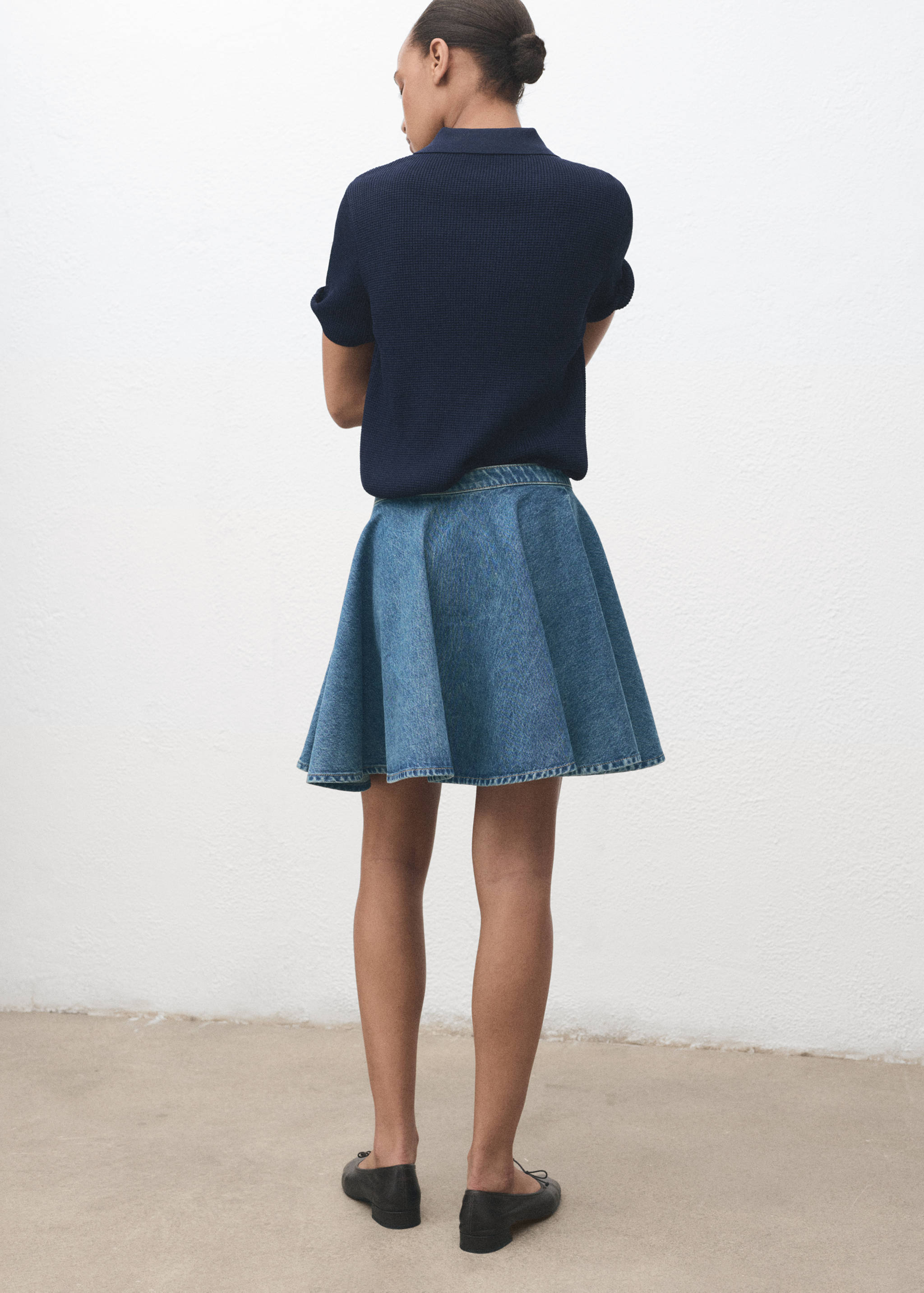 Short denim skirt - Reverse of the article