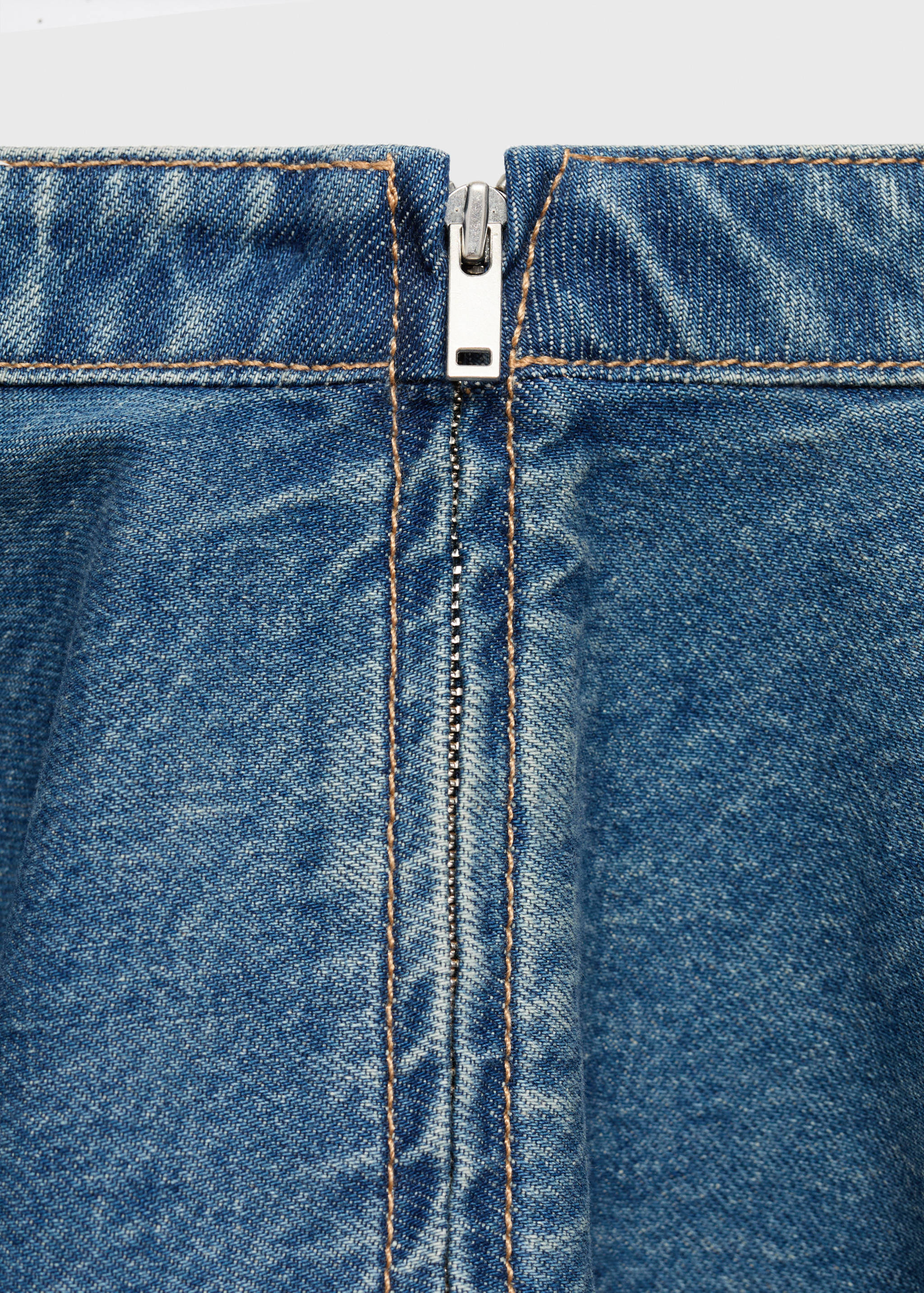 Short denim skirt - Details of the article 0