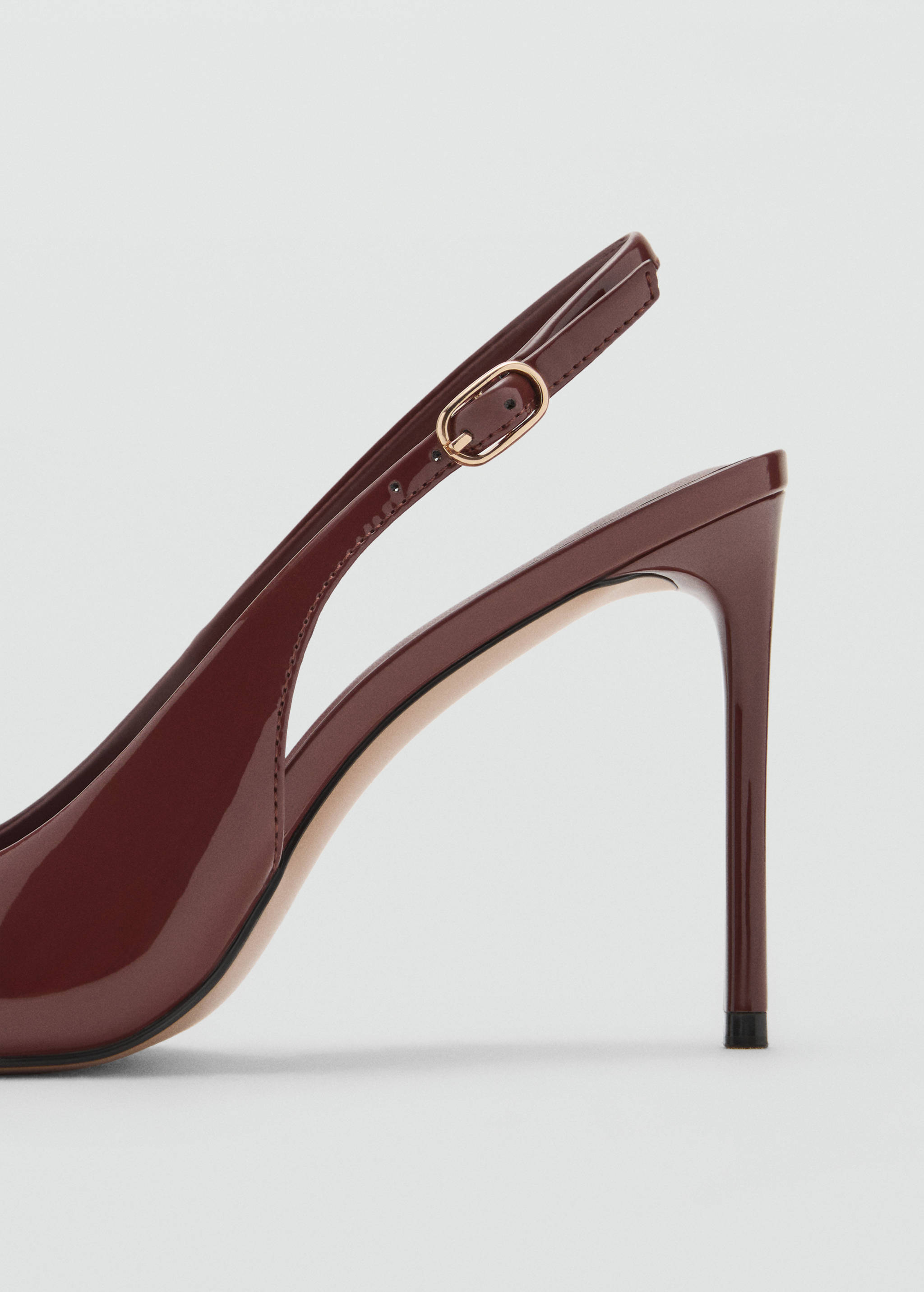 Patent heeled shoes - Details of the article 1