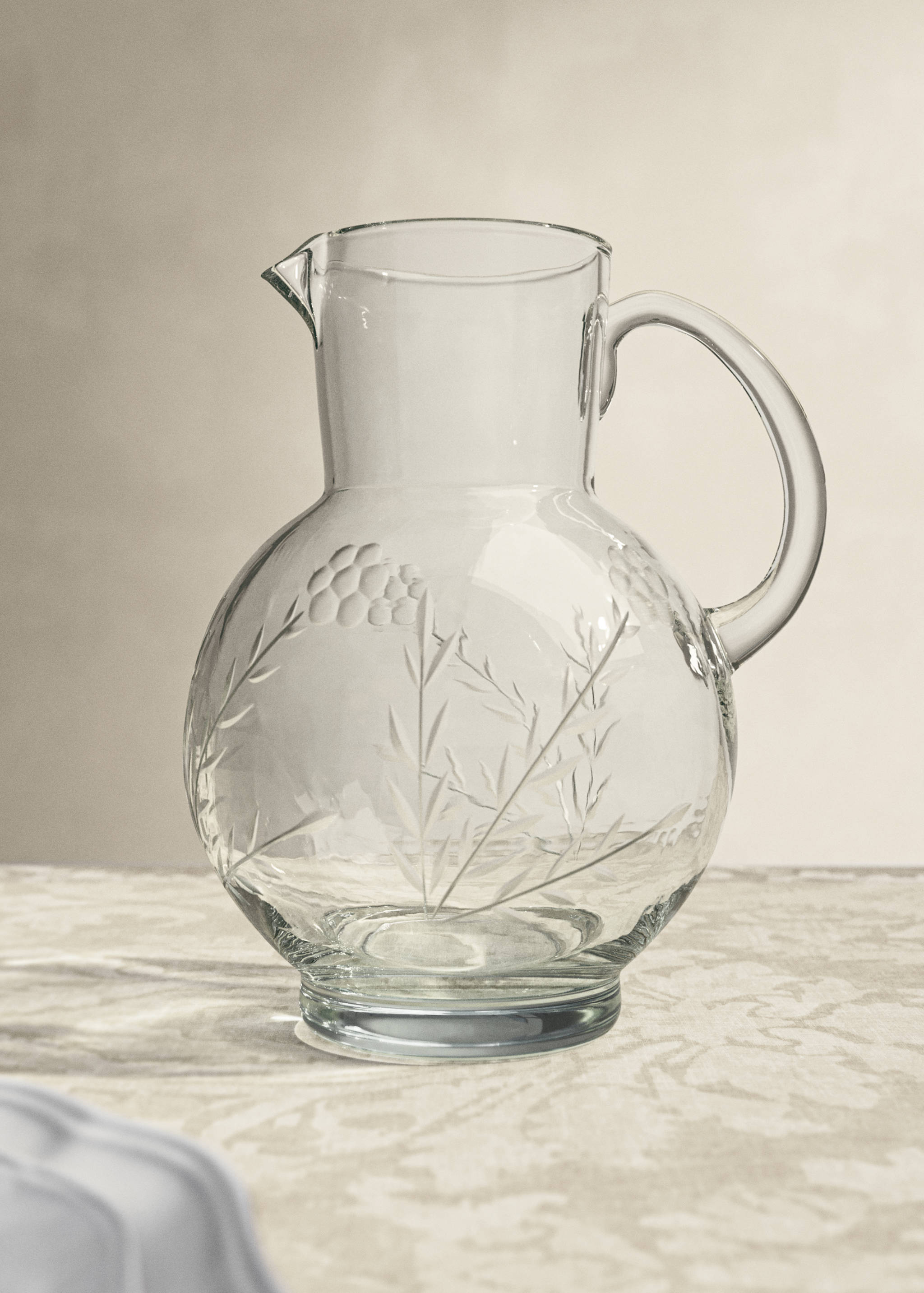 Hand-carved blown glass jar - General plane