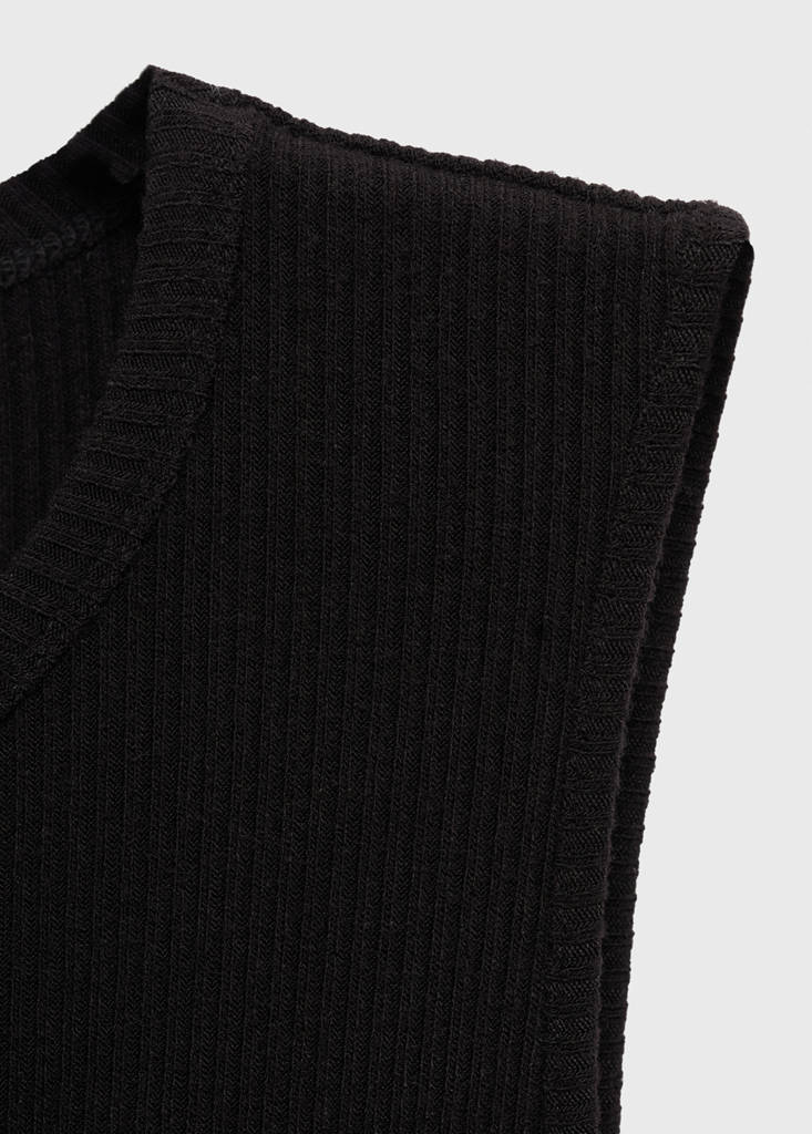 Sleeveless knitted dress — Black