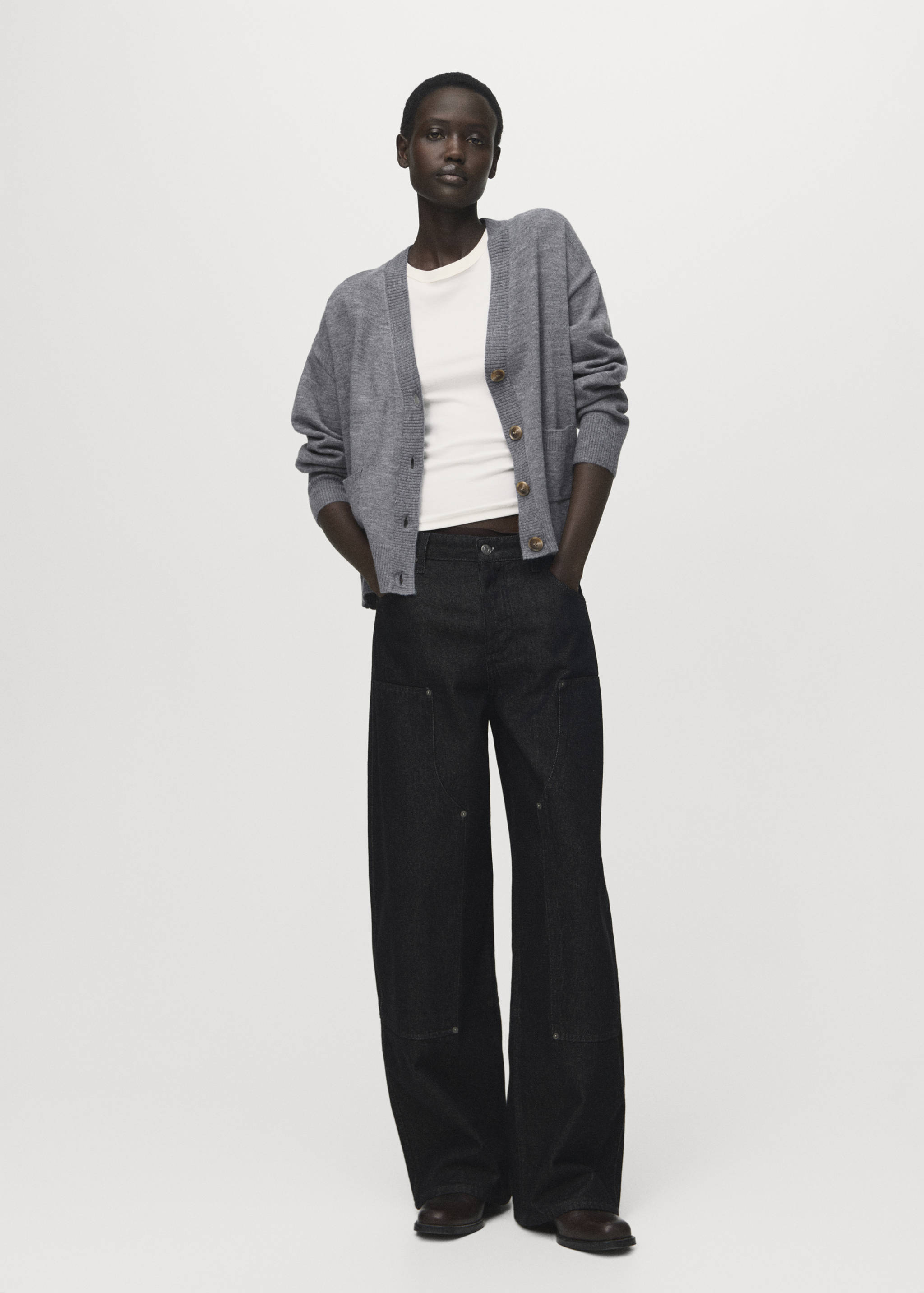 V-neck cardigan with pockets - General plane