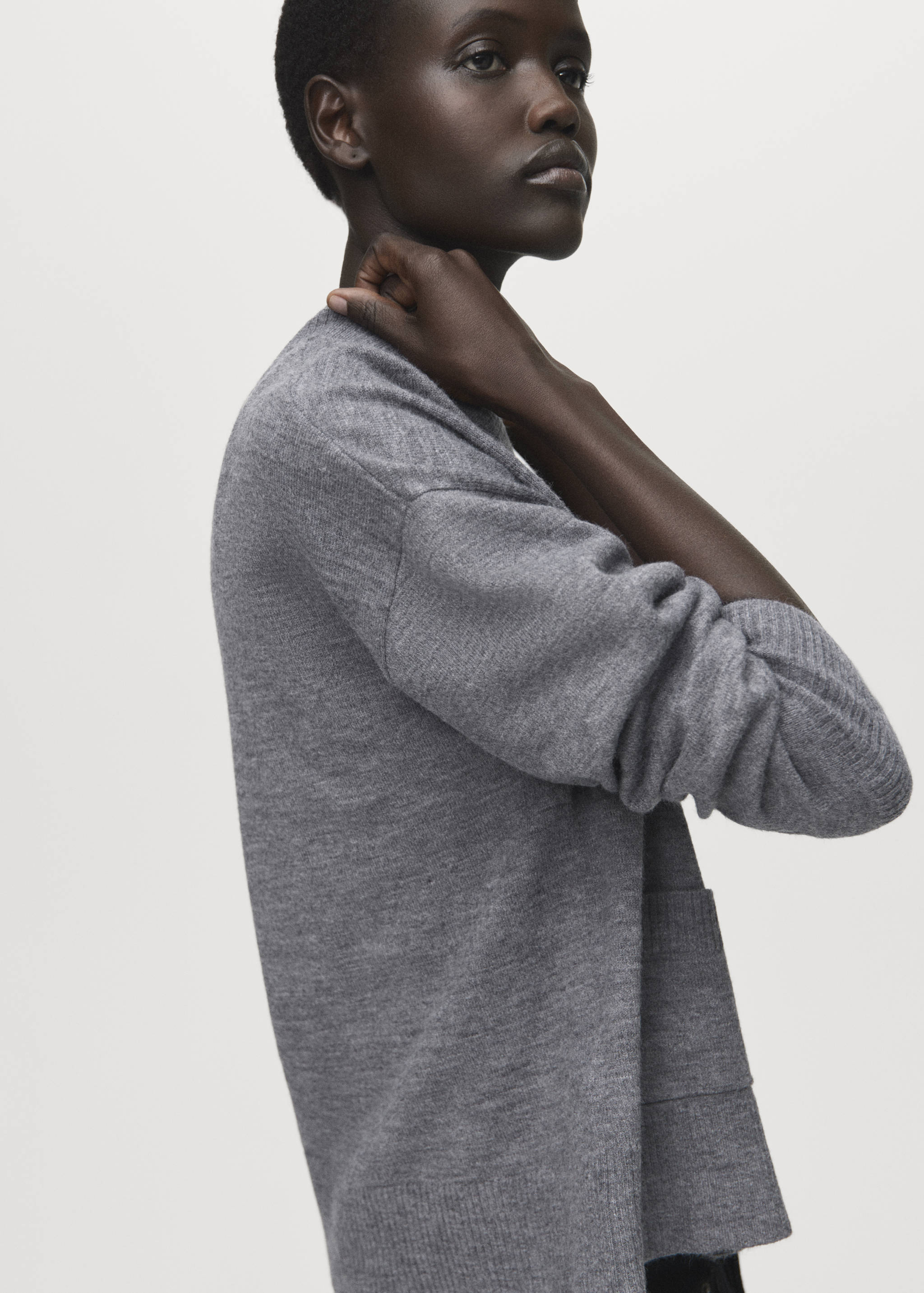 V-neck cardigan with pockets - Medium plane