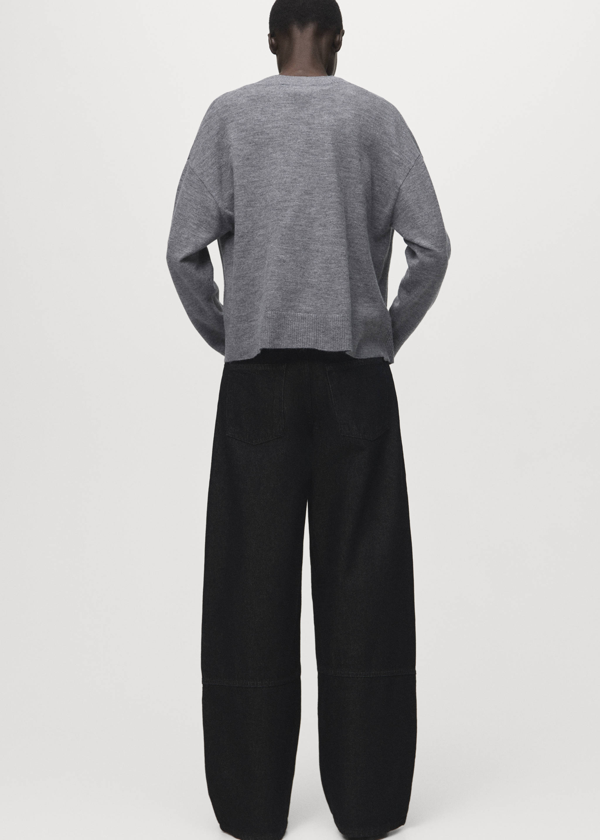 V-neck cardigan with pockets - Reverse of the article