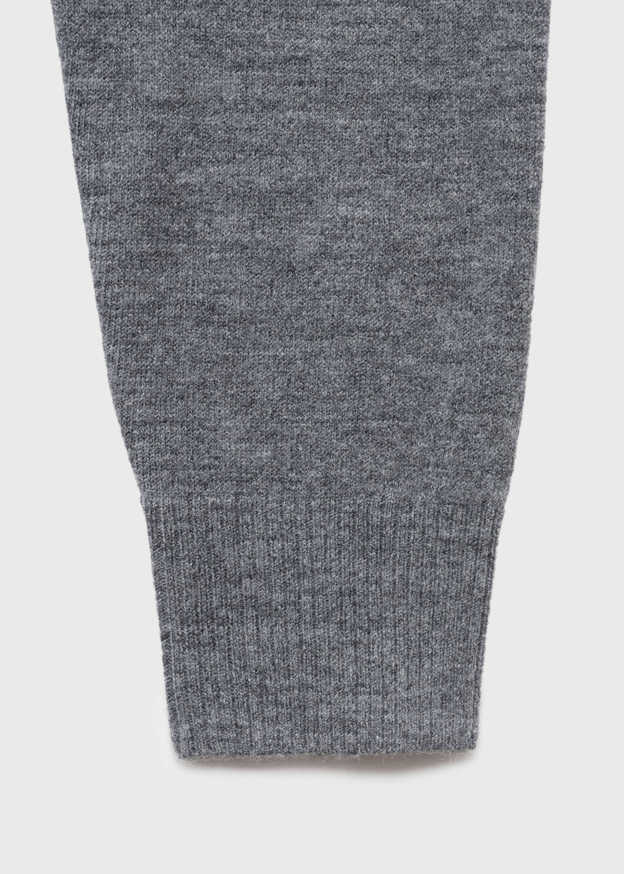 V-neck cardigan with pockets - Details of the article 8