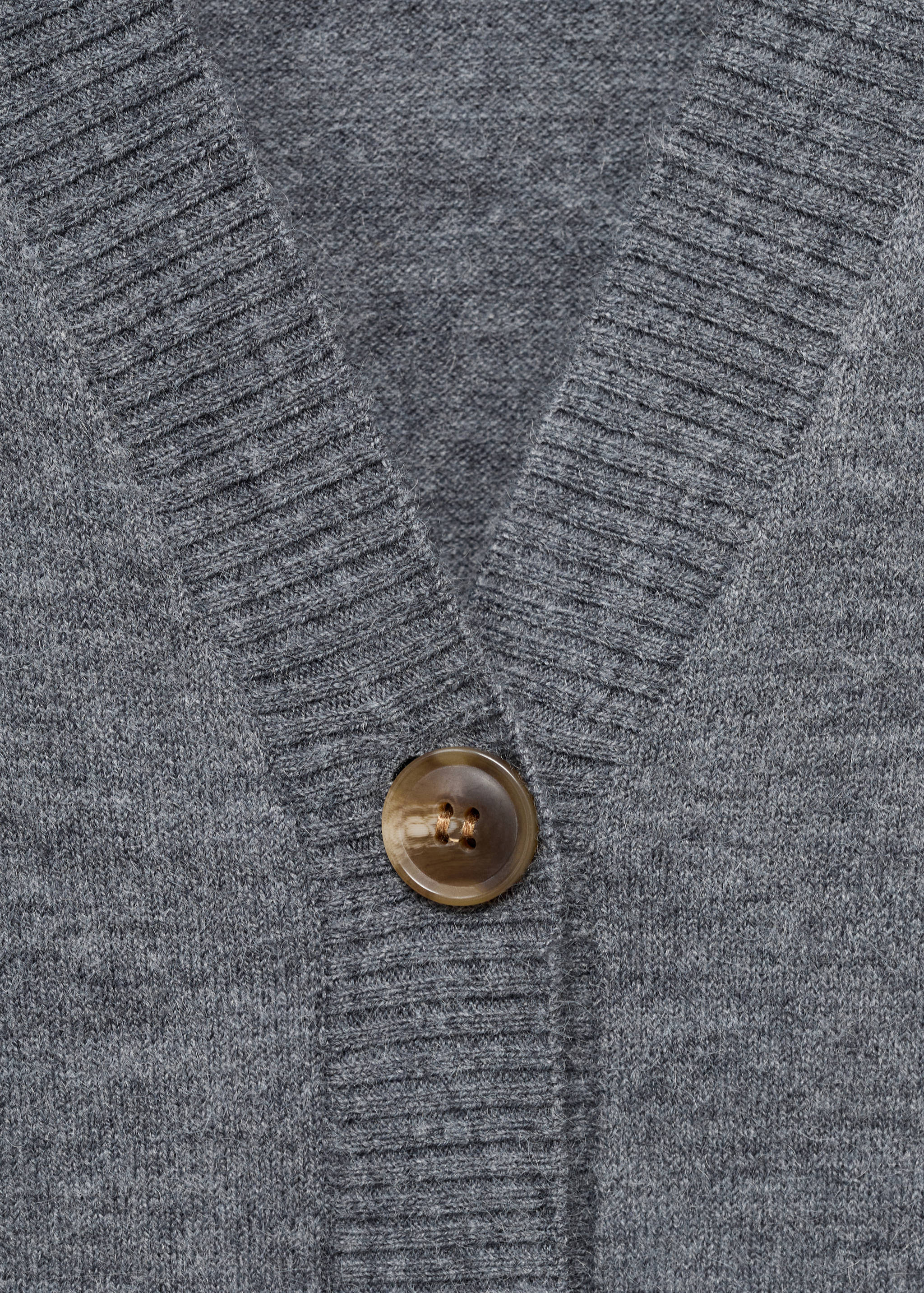 V-neck cardigan with pockets - Details of the article 0