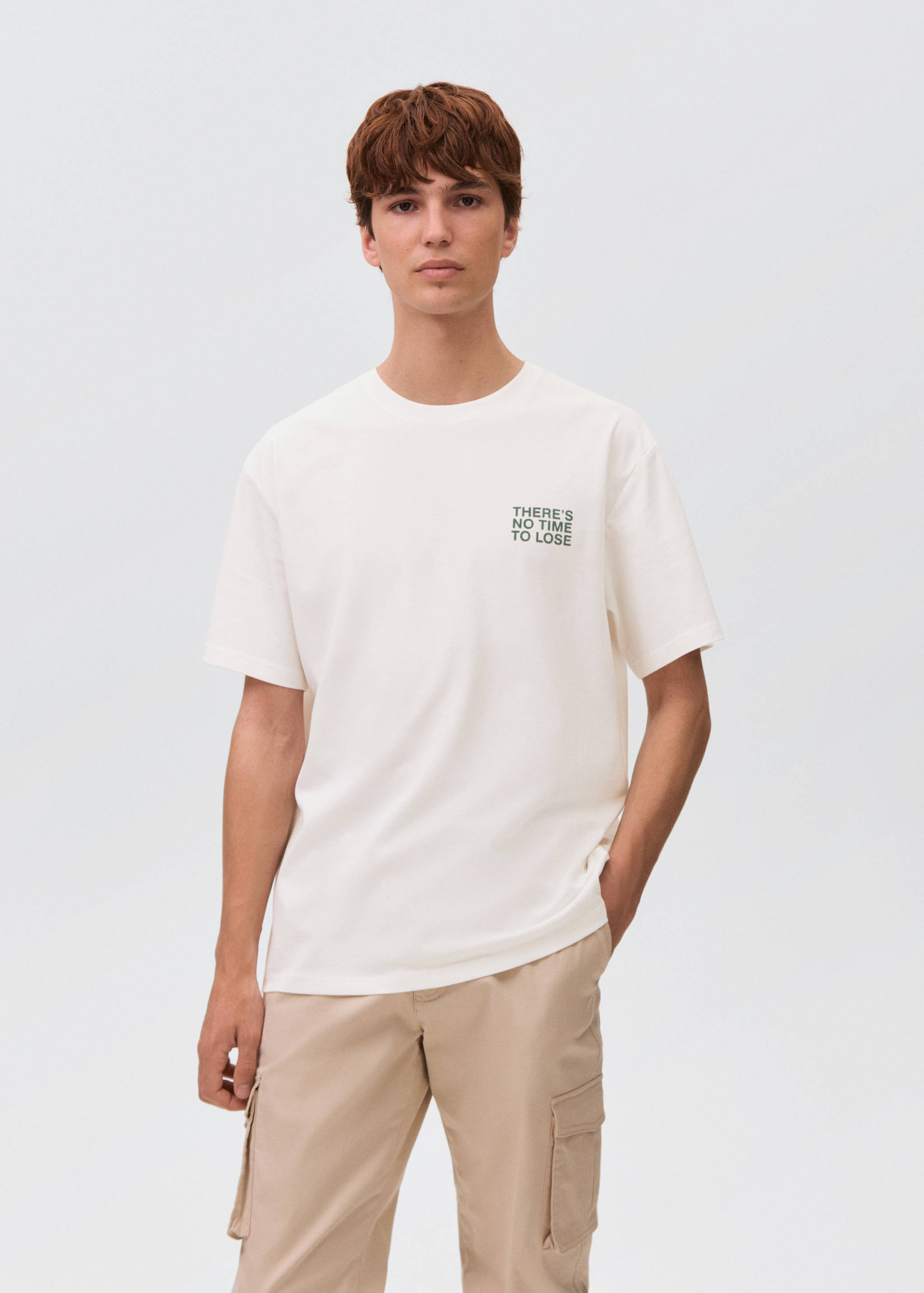 Хлопковая футболка с принтом - Средний план