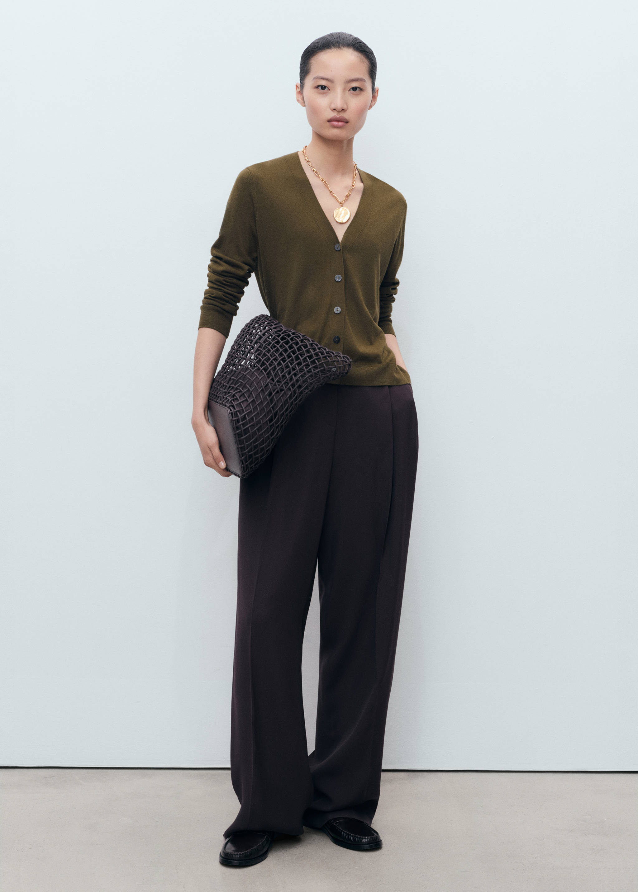 V-neck knitted cardigan - General plane