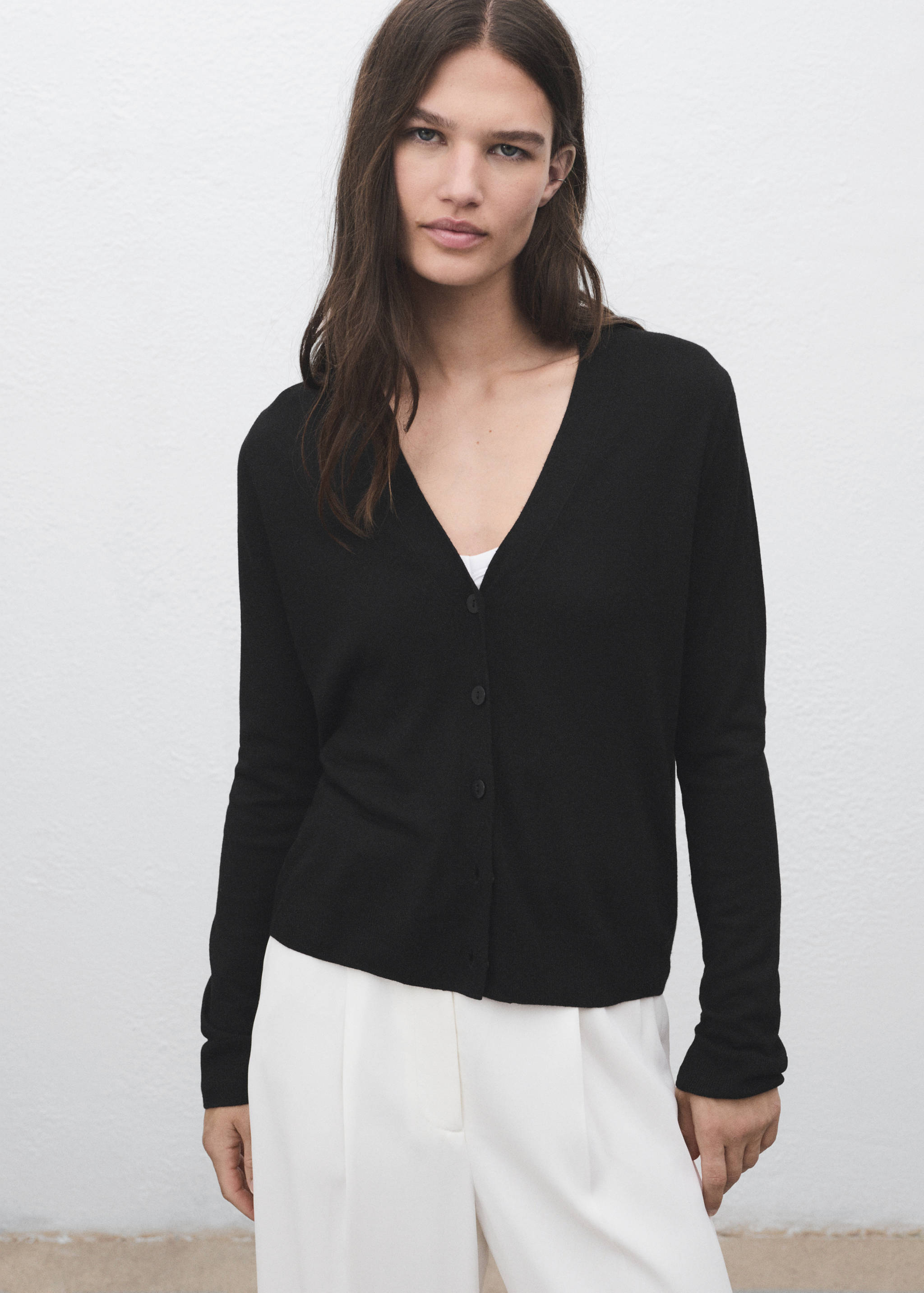 V-neck knitted cardigan - Medium plane