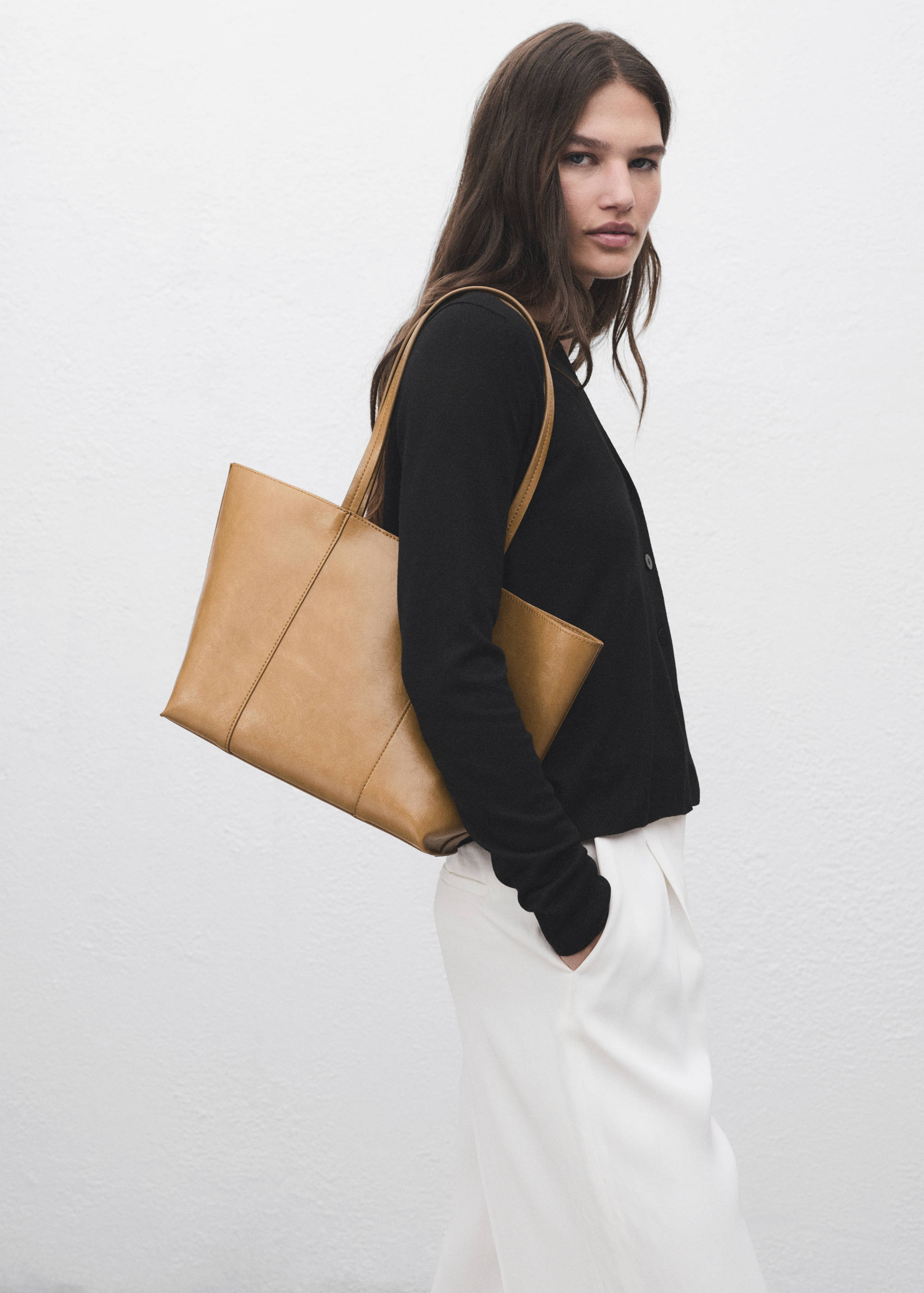 V-neck knitted cardigan - Details of the article 2