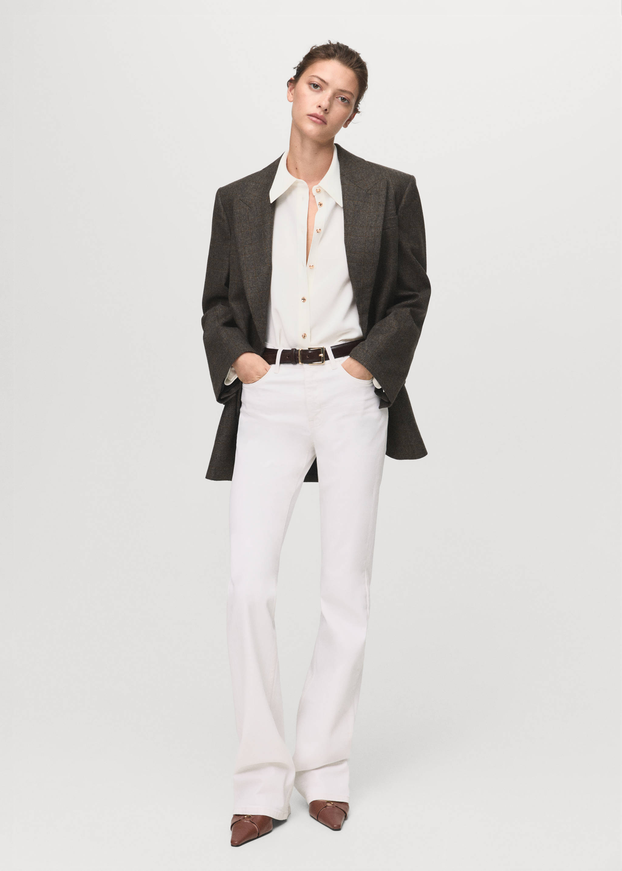 Camisa com botões de joia - Plano geral