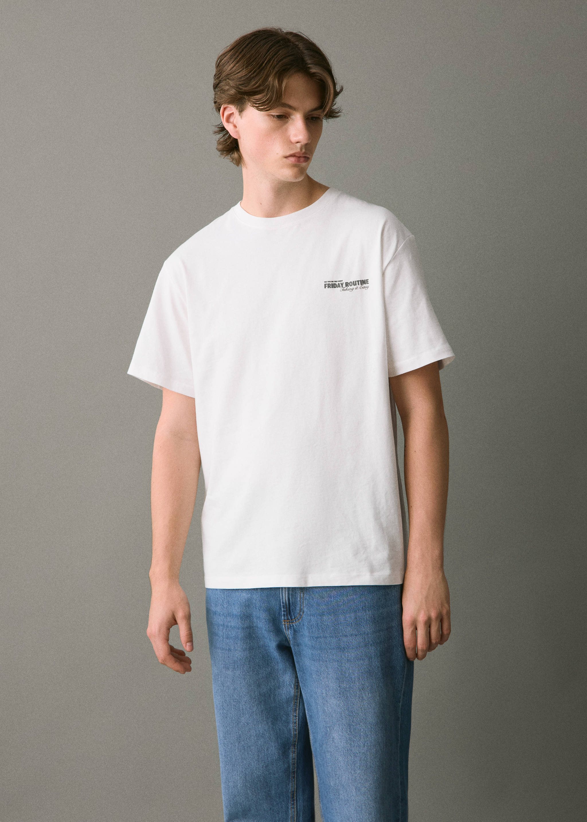 Хлопковая футболка с принтом - Средний план