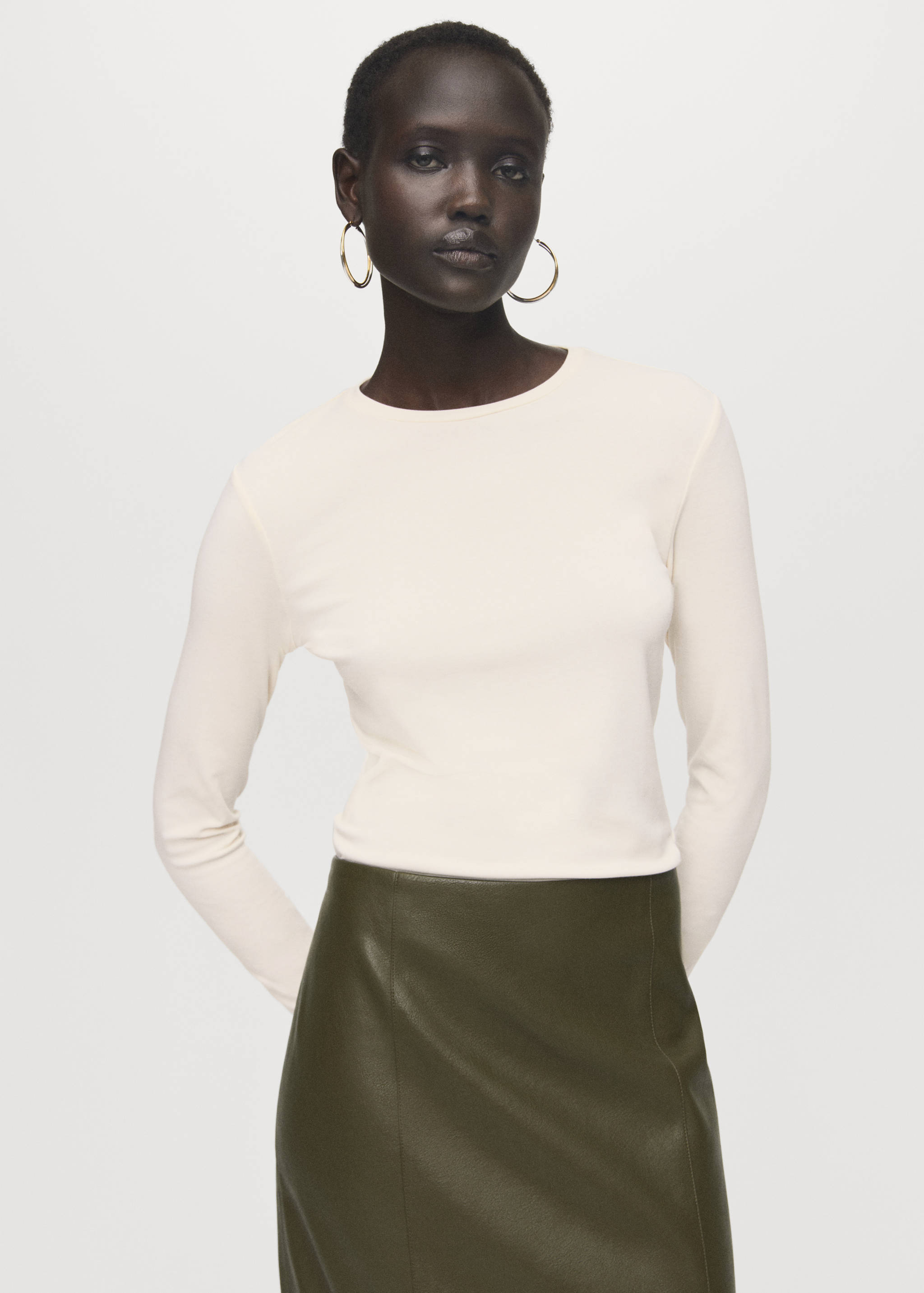 تي شيرت بأكمام طويلة ورقبة دائرية - رؤية وسط