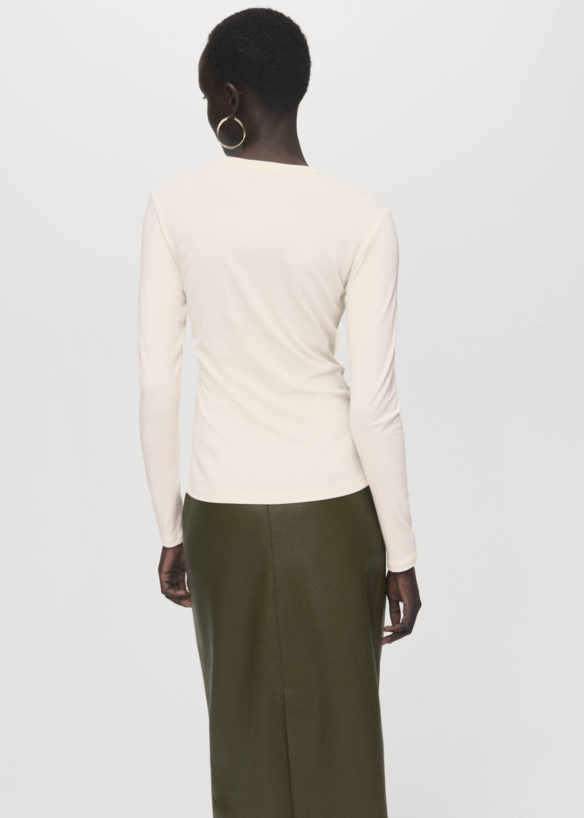 تي شيرت بأكمام طويلة ورقبة دائرية - الجهة الخلفية للمنتج