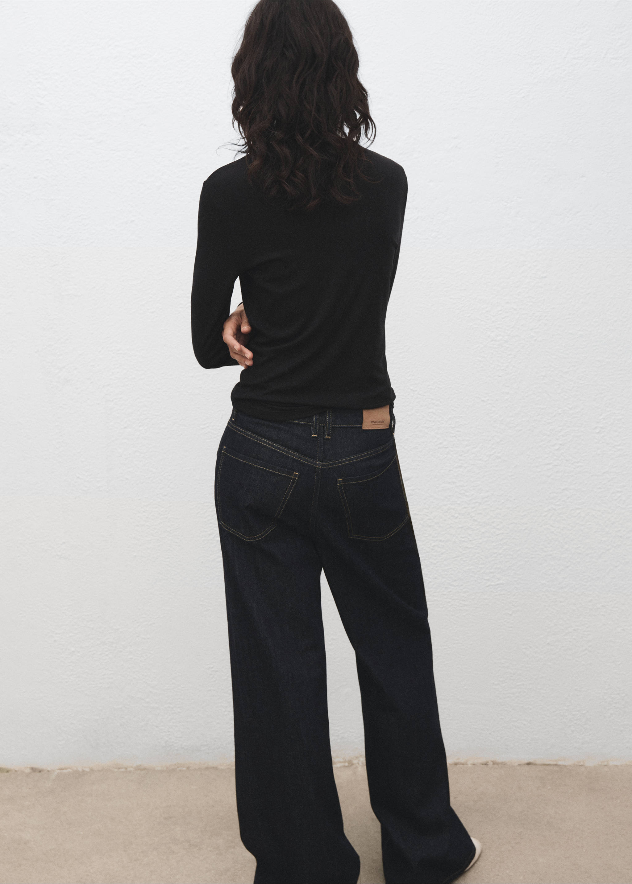Round-neck long-sleeved t-shirt - Reverse of the article, Black. Ref: 17065813-00.