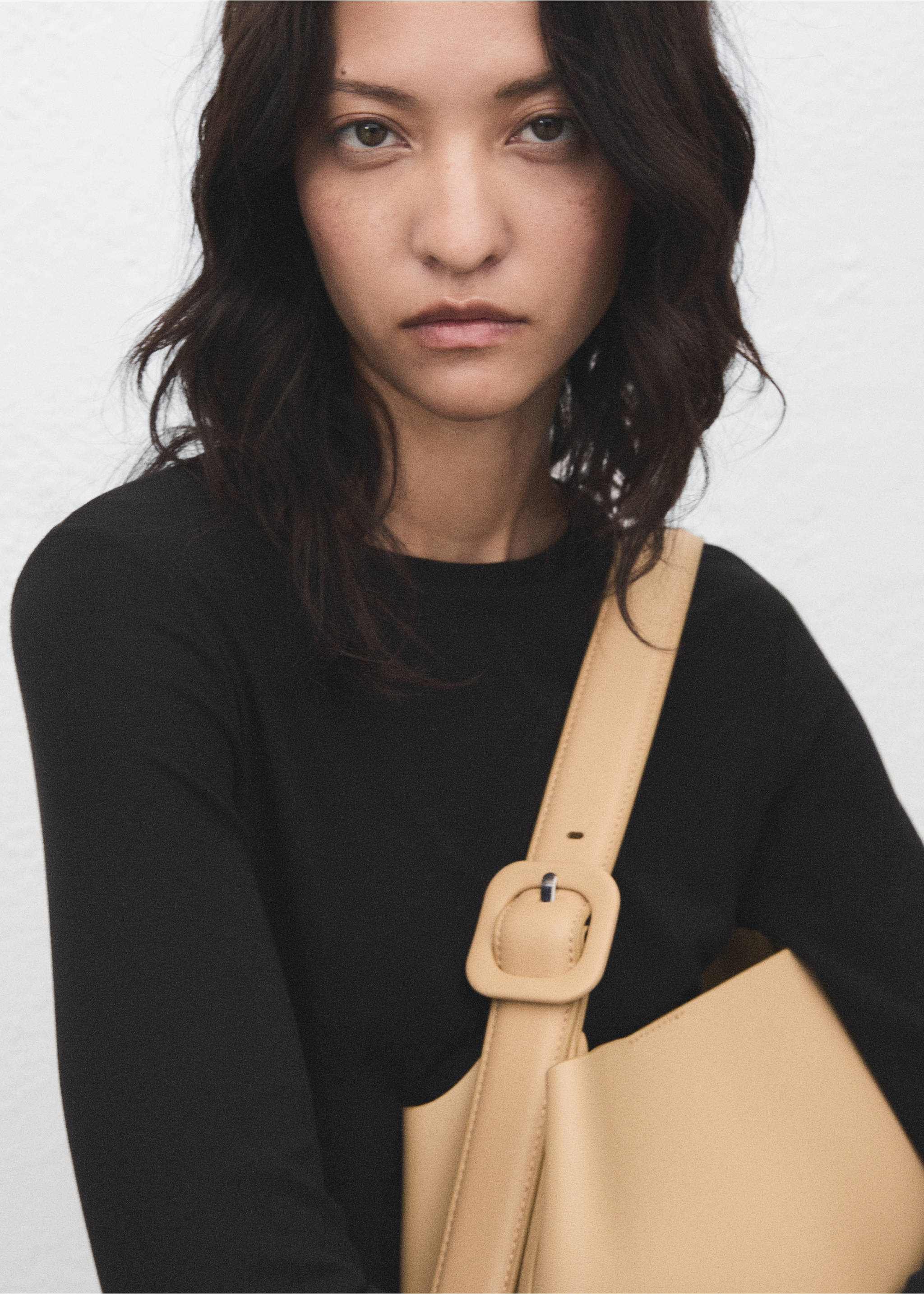 Round-neck long-sleeved t-shirt - Details of the article 1, Black. Ref: 17065813-00.