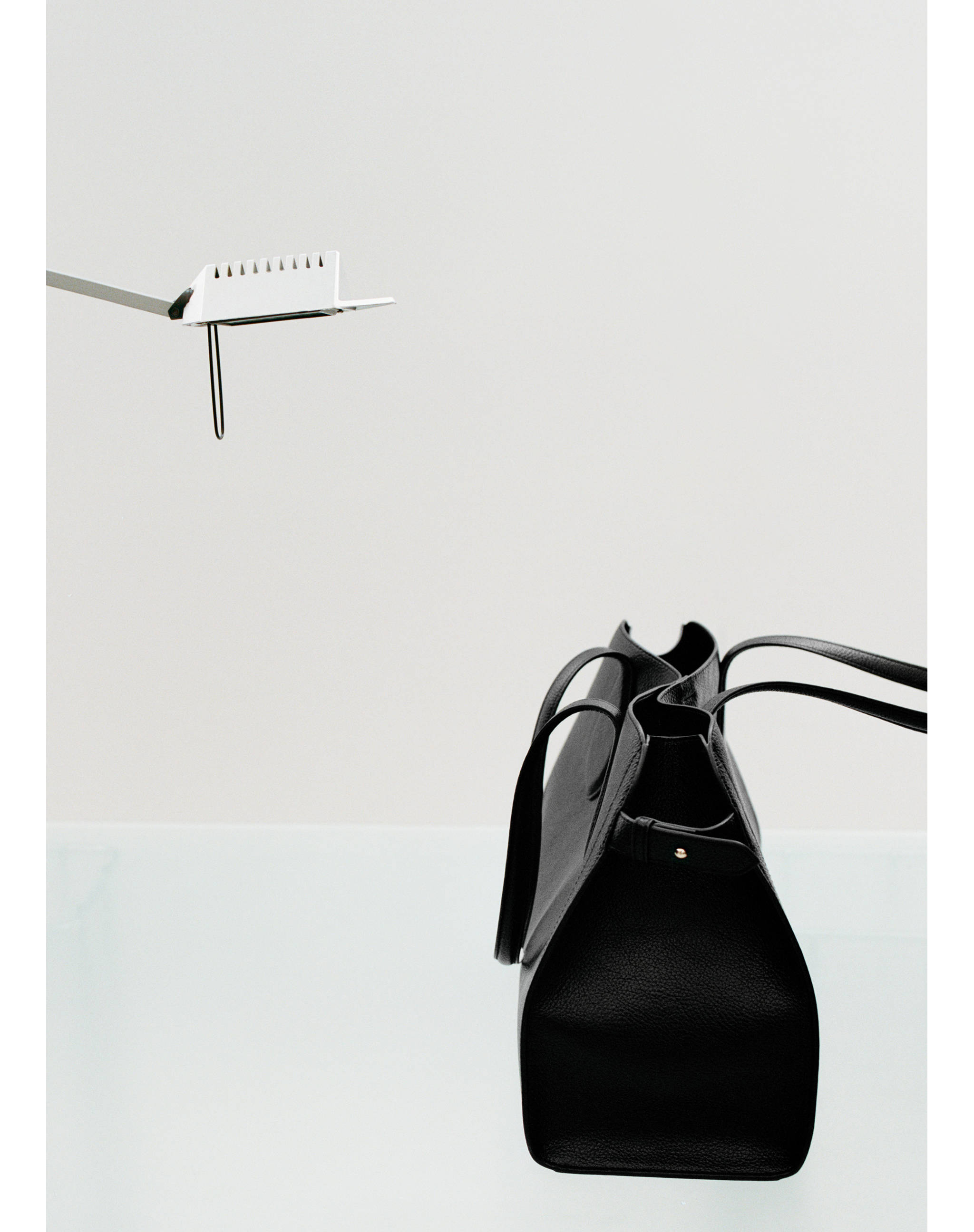 Medium bag with beaten leather effect - Details of the article 7