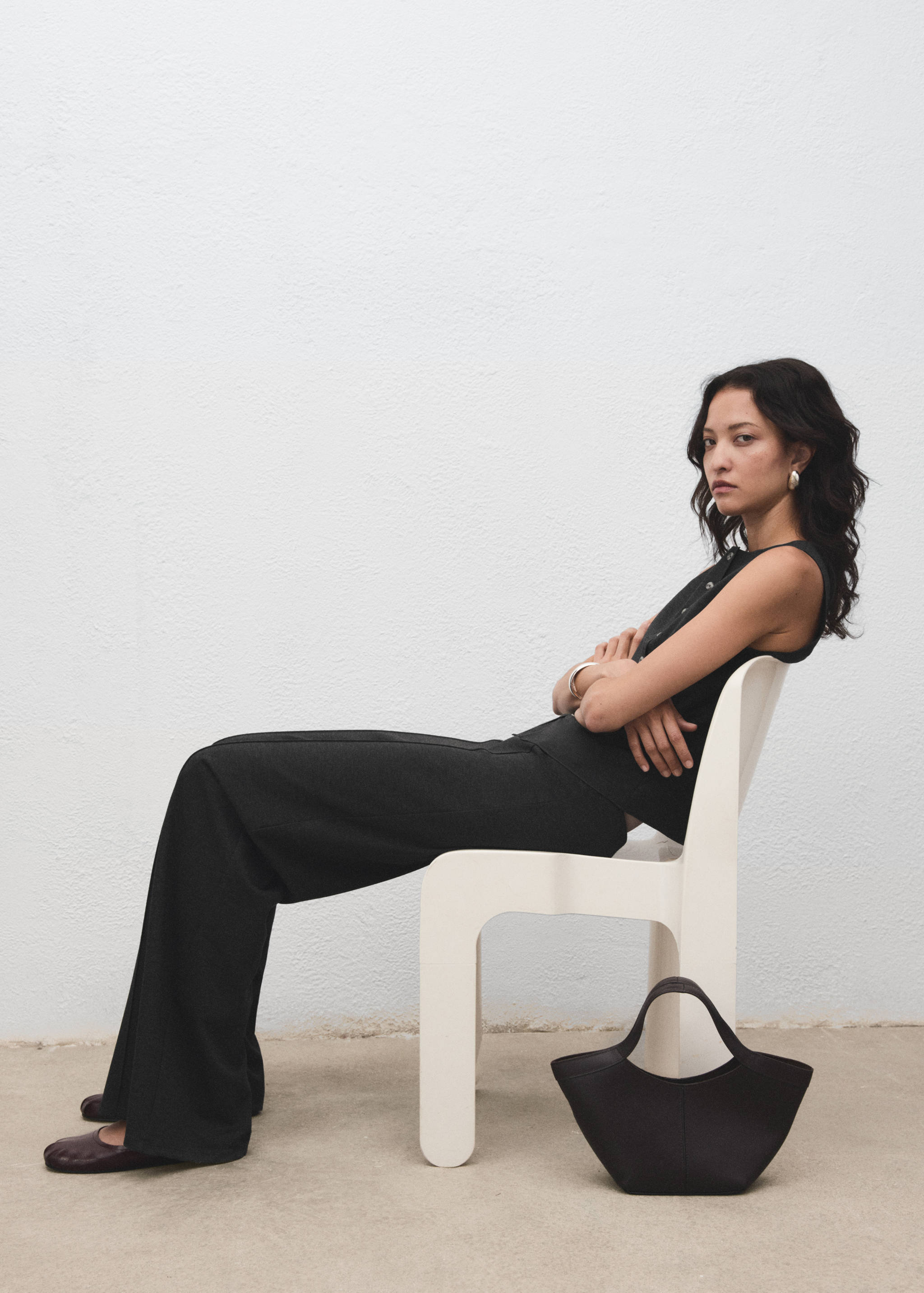 Straight-fit pants with elastic waist - Details of the article 2