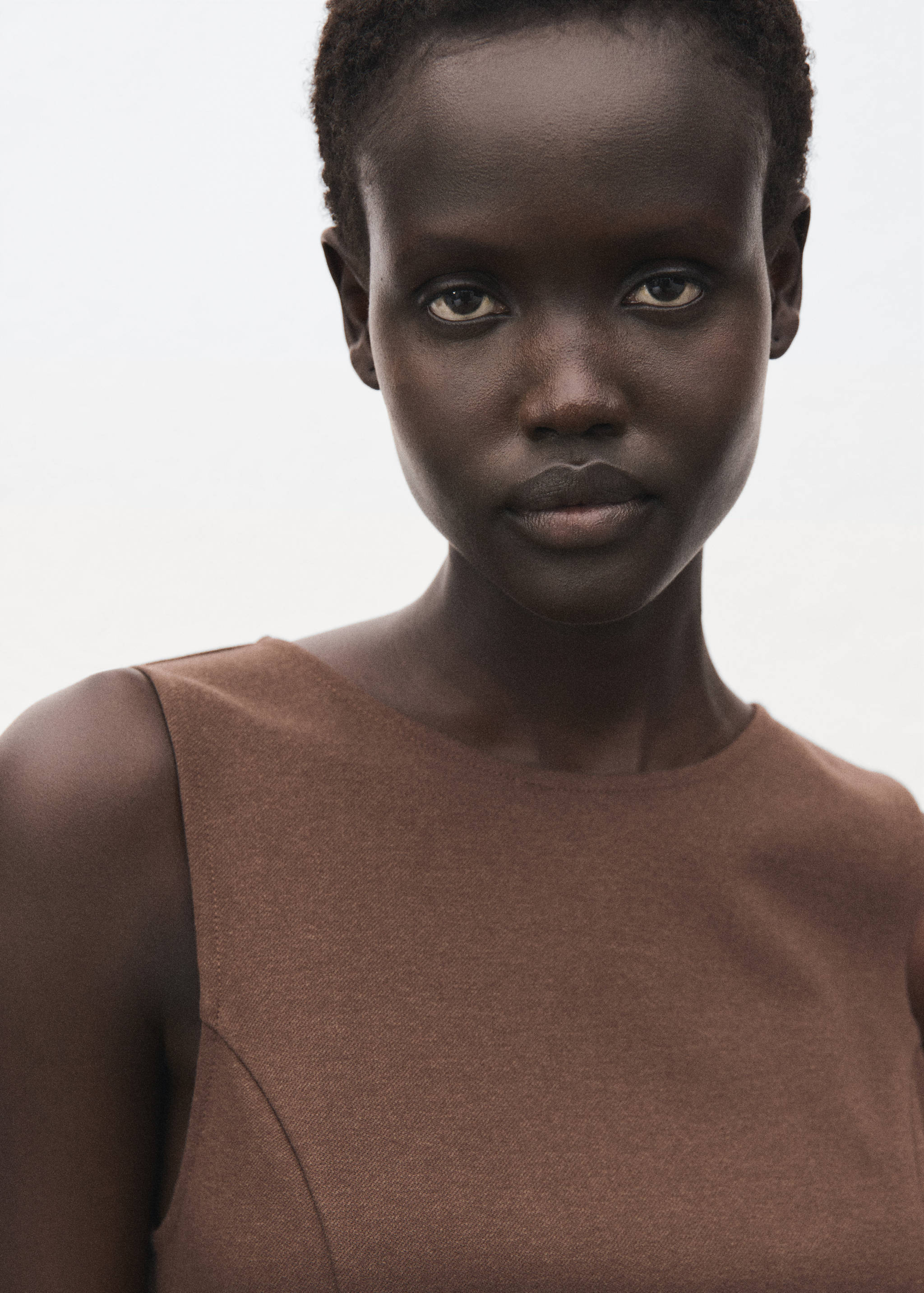 Sleeveless top with stitching detail - Details of the article 6