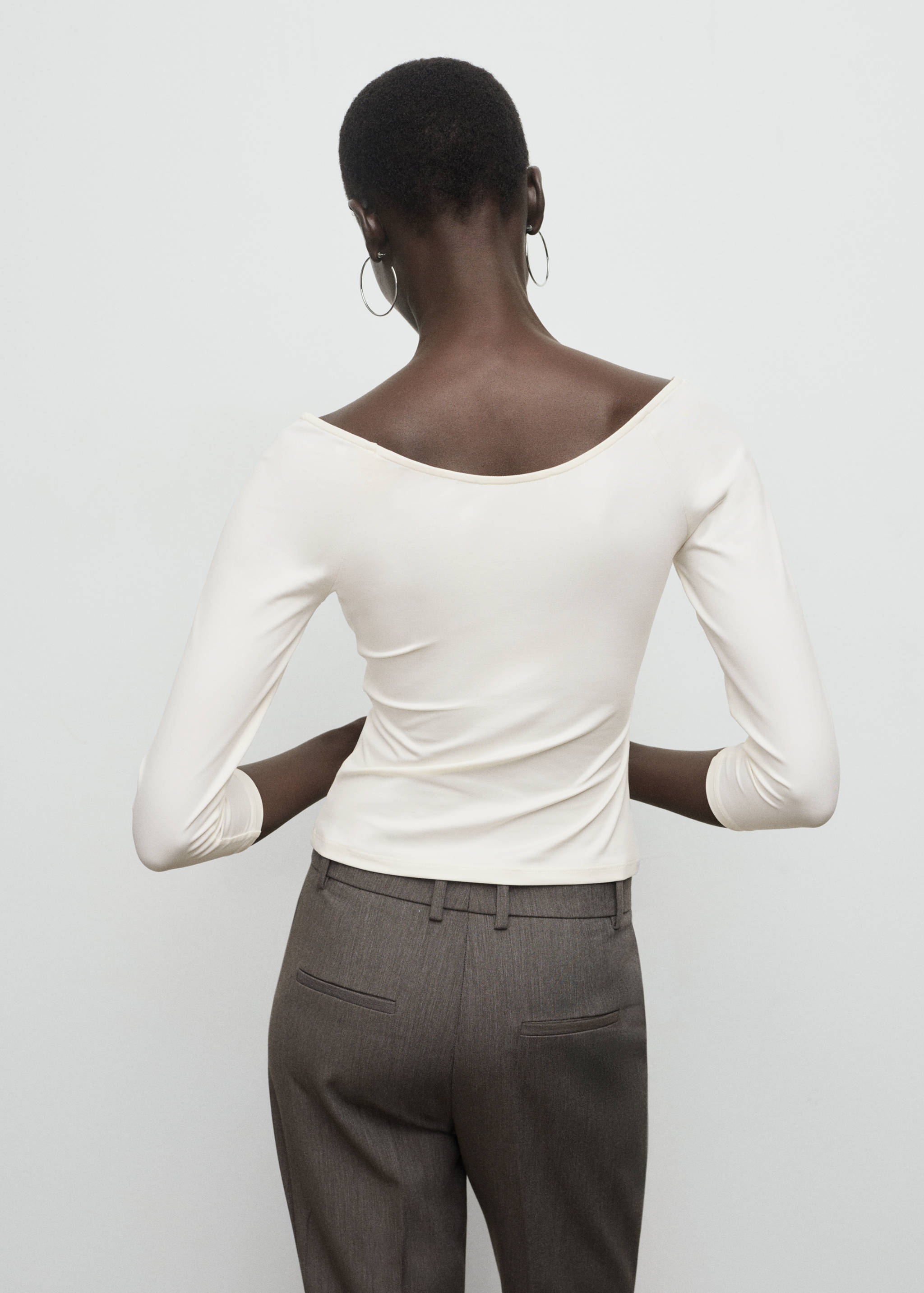 Three-quarter sleeve t-shirt - Reverse of the article