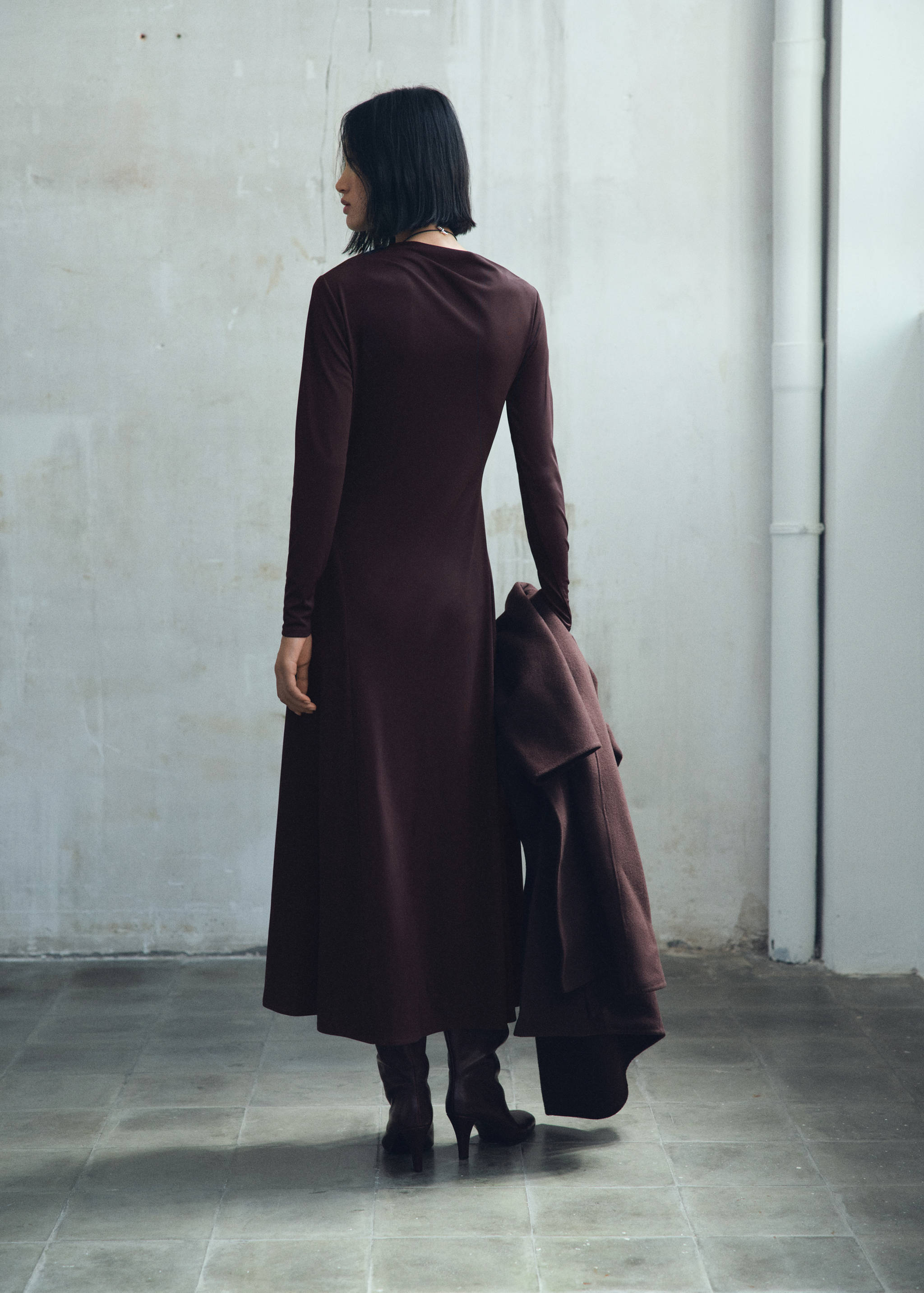 A-line dress with asymmetrical neckline - Reverse of the article