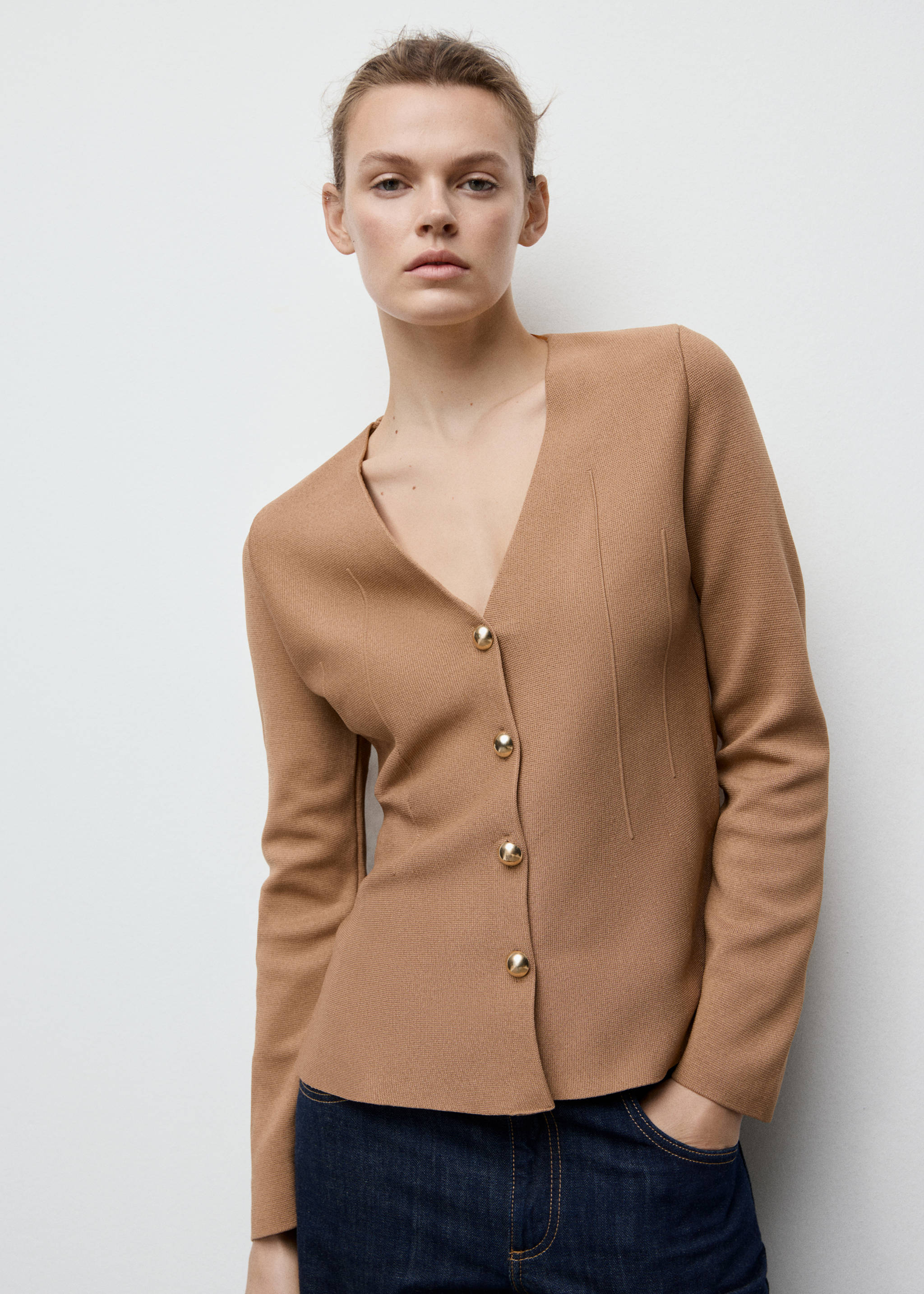 Fitted knitted jacket with buttons - Medium plane