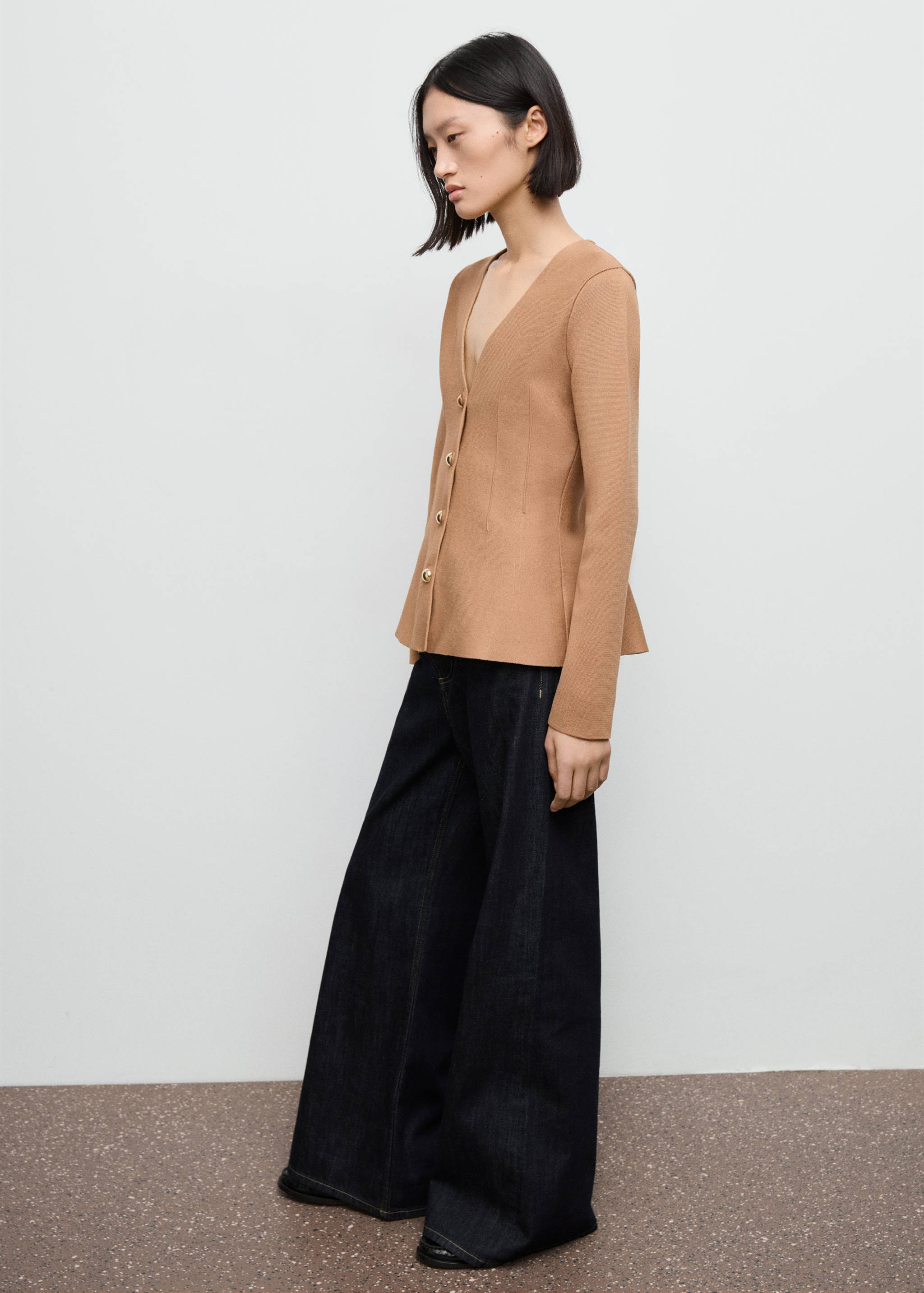 Fitted knitted jacket with buttons - Details of the article 2