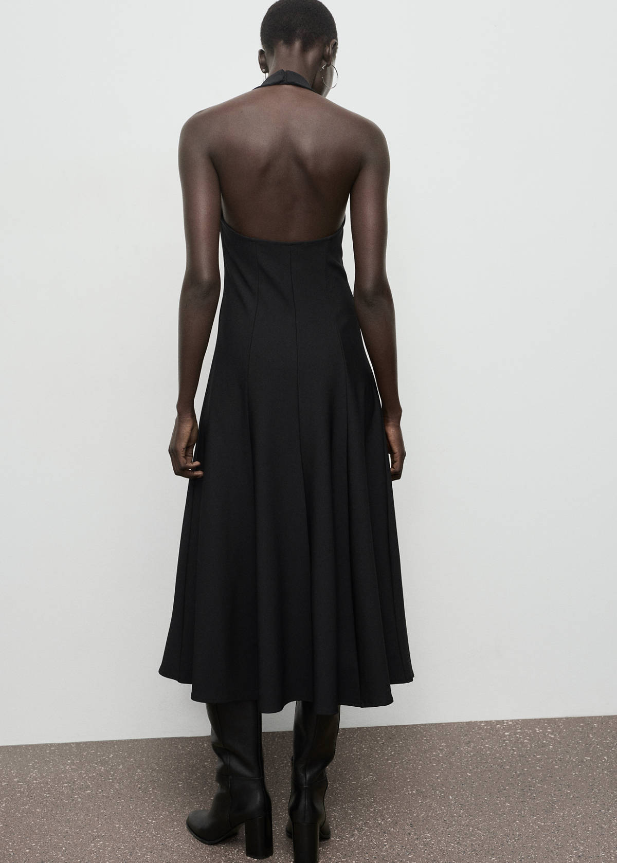 Halter-neck pleated dress — Black