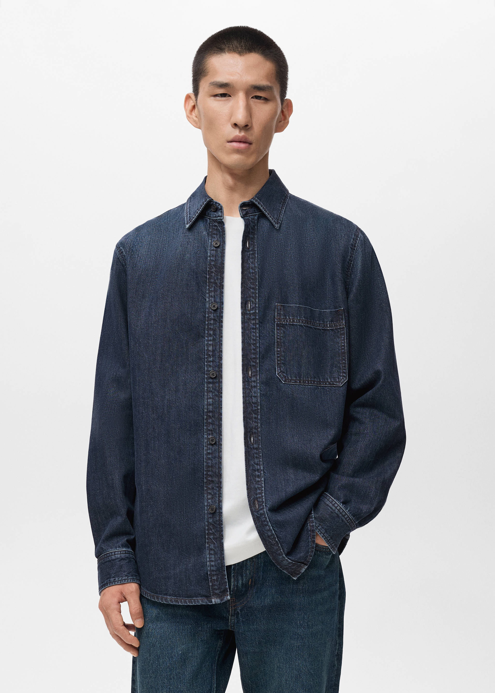 Overshirt din denim cu buzunar - Plan mediu