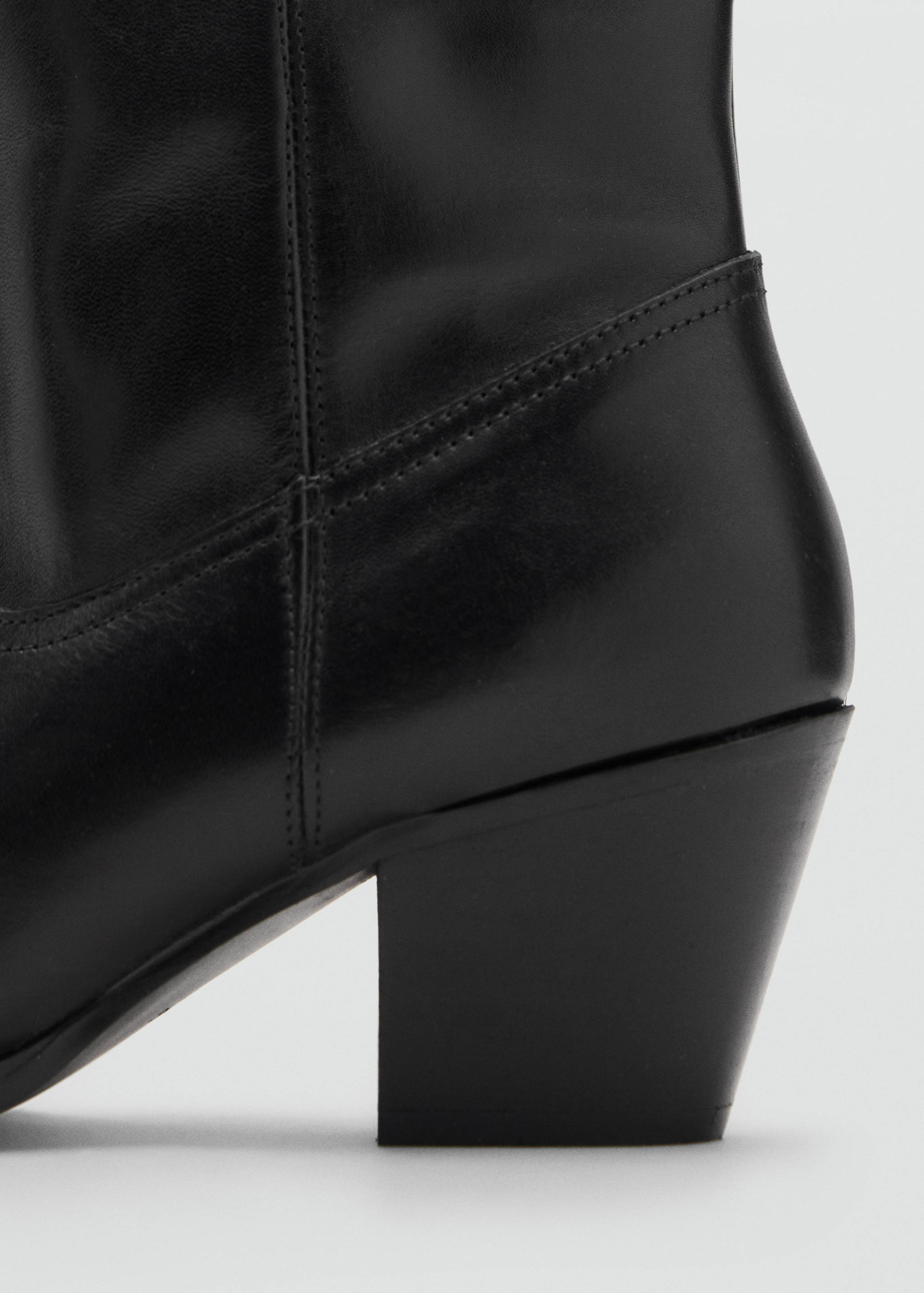 Heeled leather boots - Details of the article 1