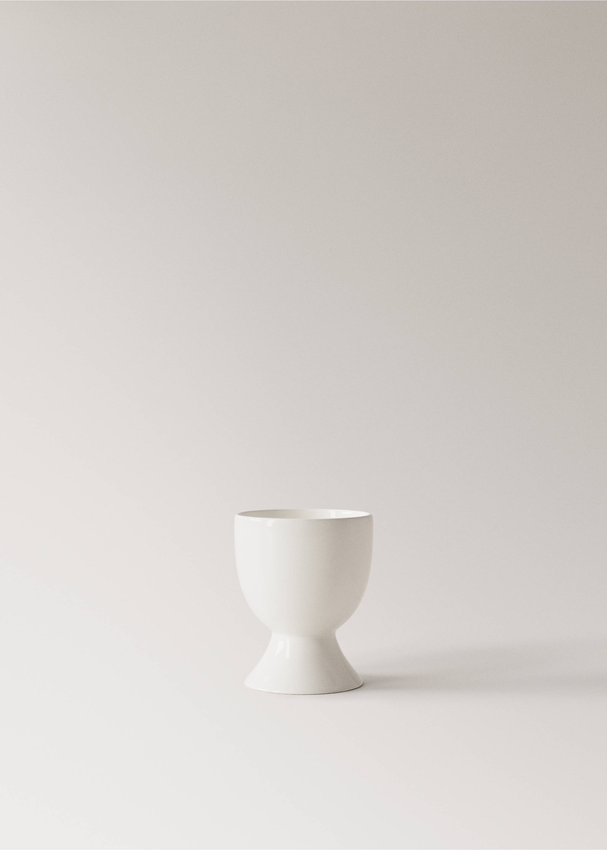 Ultra-light bone china egg holder - Article without model, White. Ref: 17065978-00.