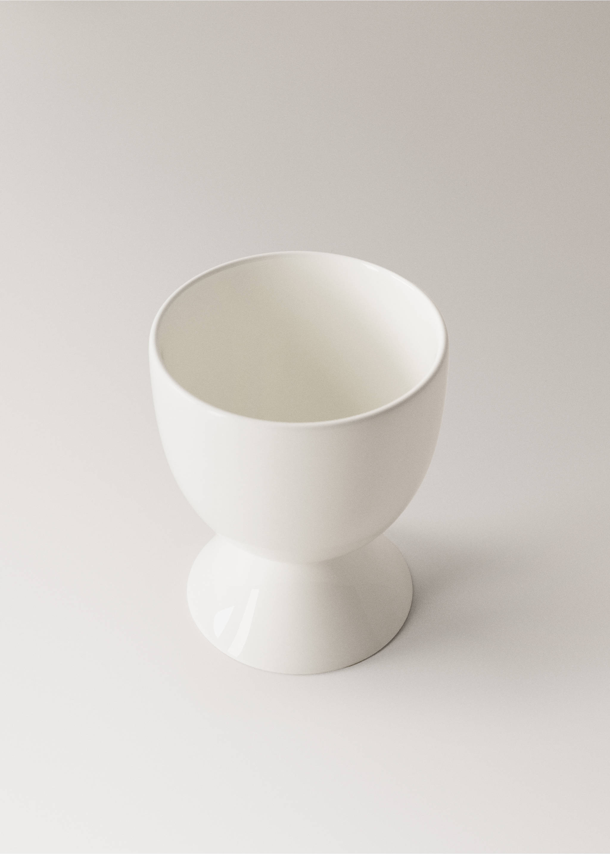 Ultra-light bone china egg holder - Details of the article 1, White. Ref: 17065978-00.