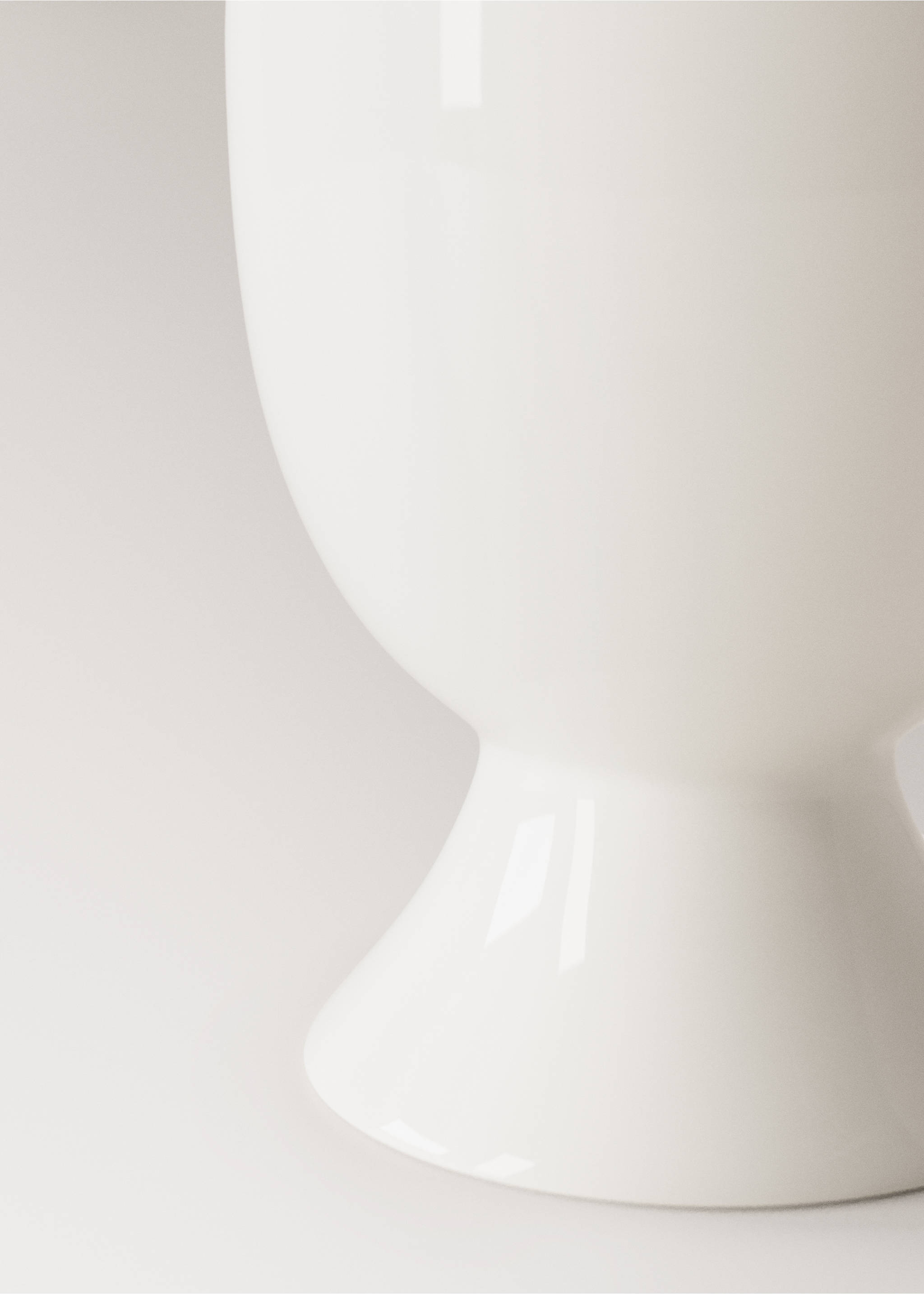 Ultra-light bone china egg holder - Details of the article 2, White. Ref: 17065978-00.