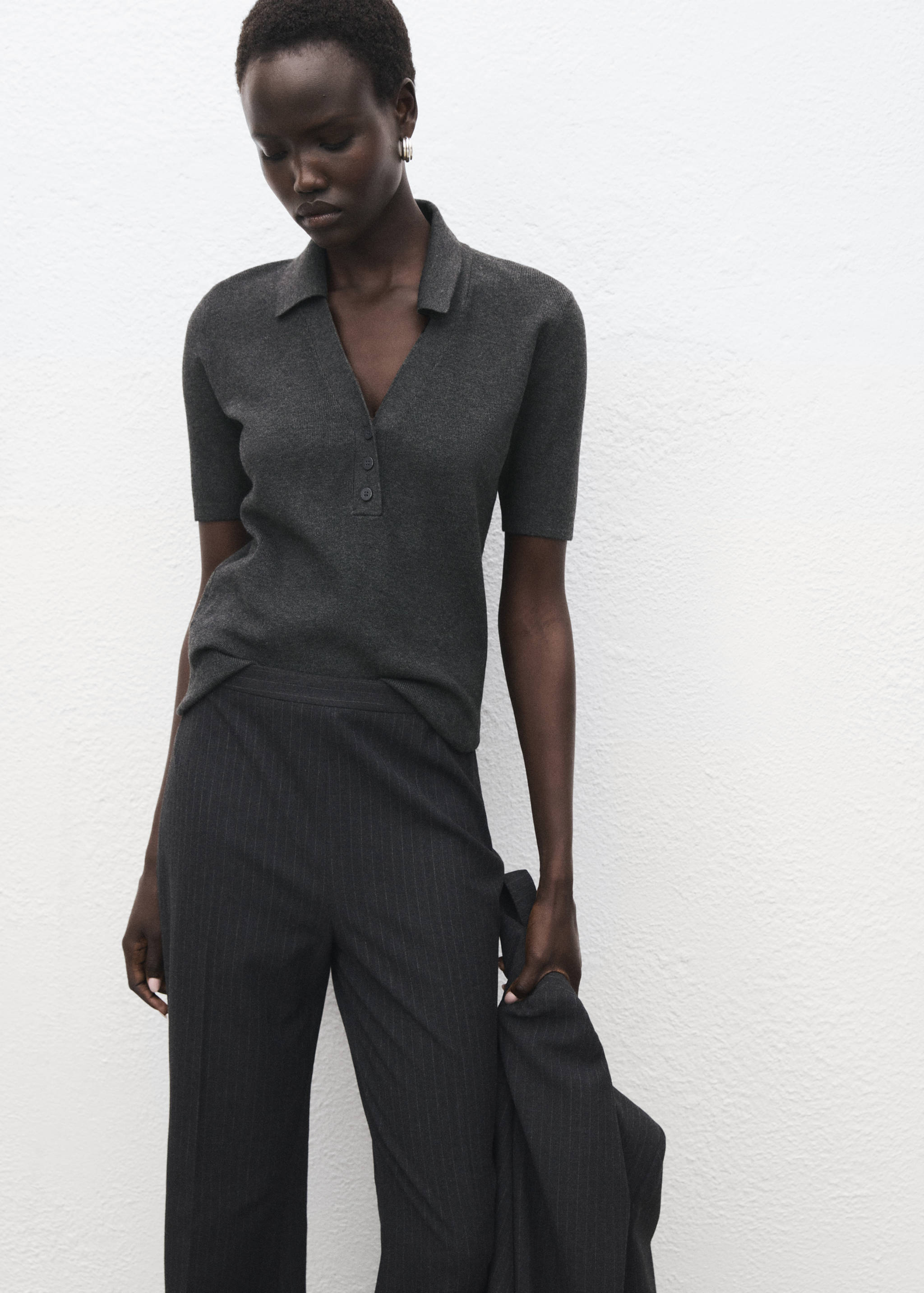 Svetr s košilovým límečkem z jemného úpletu - Náhled ve středové rovině