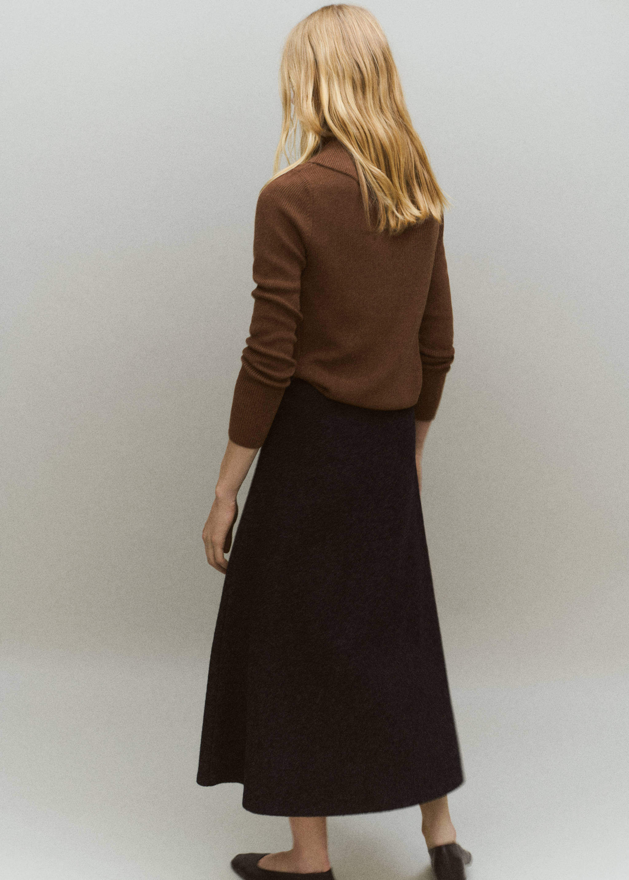 Sweater kerah asimetris dengan kancing - Versi terbalik dari barang