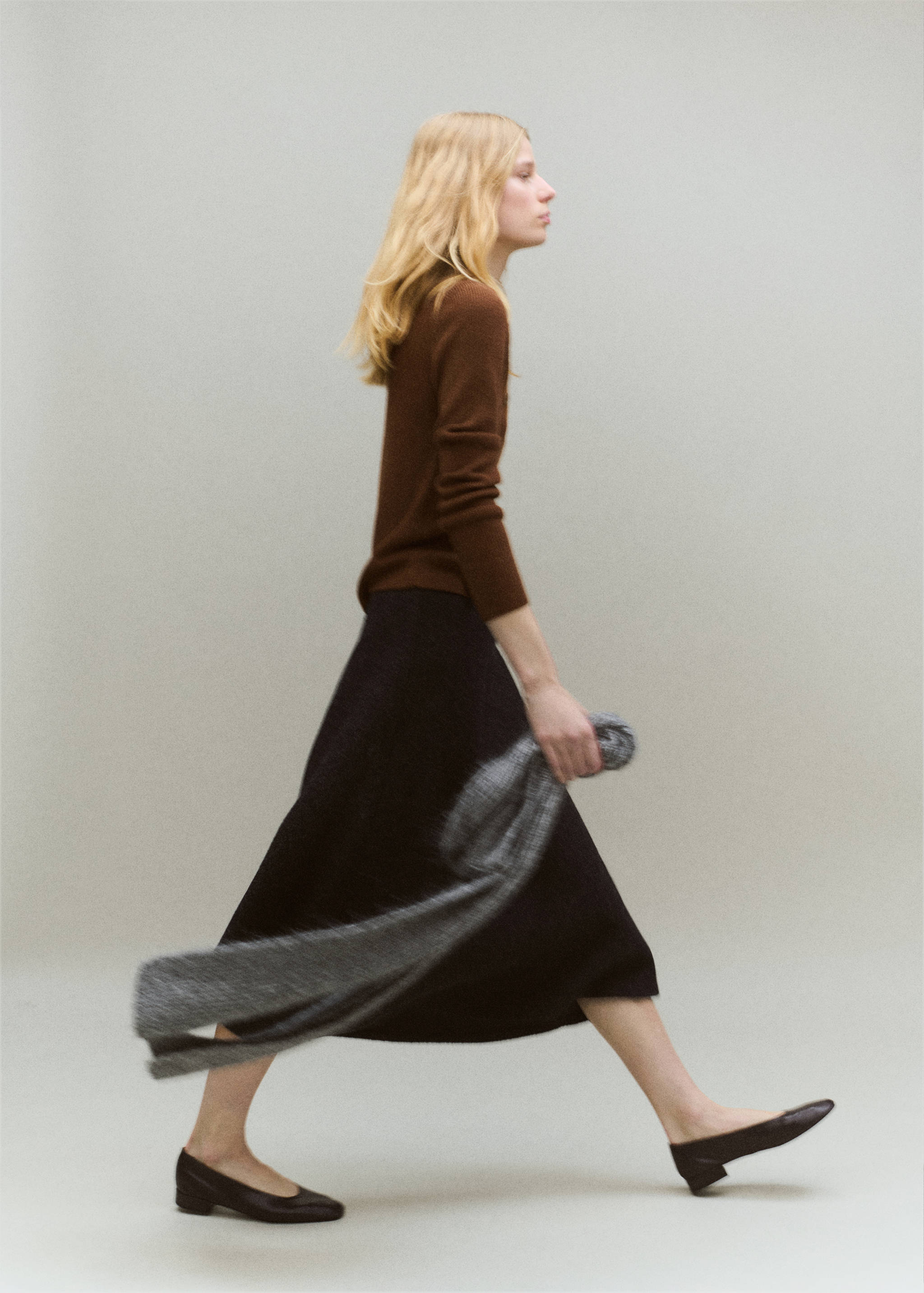 Sweater kerah asimetris dengan kancing - Rincian barang 2