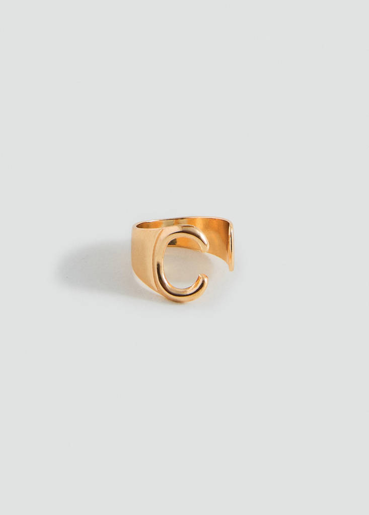 Ring with letter design — Gold