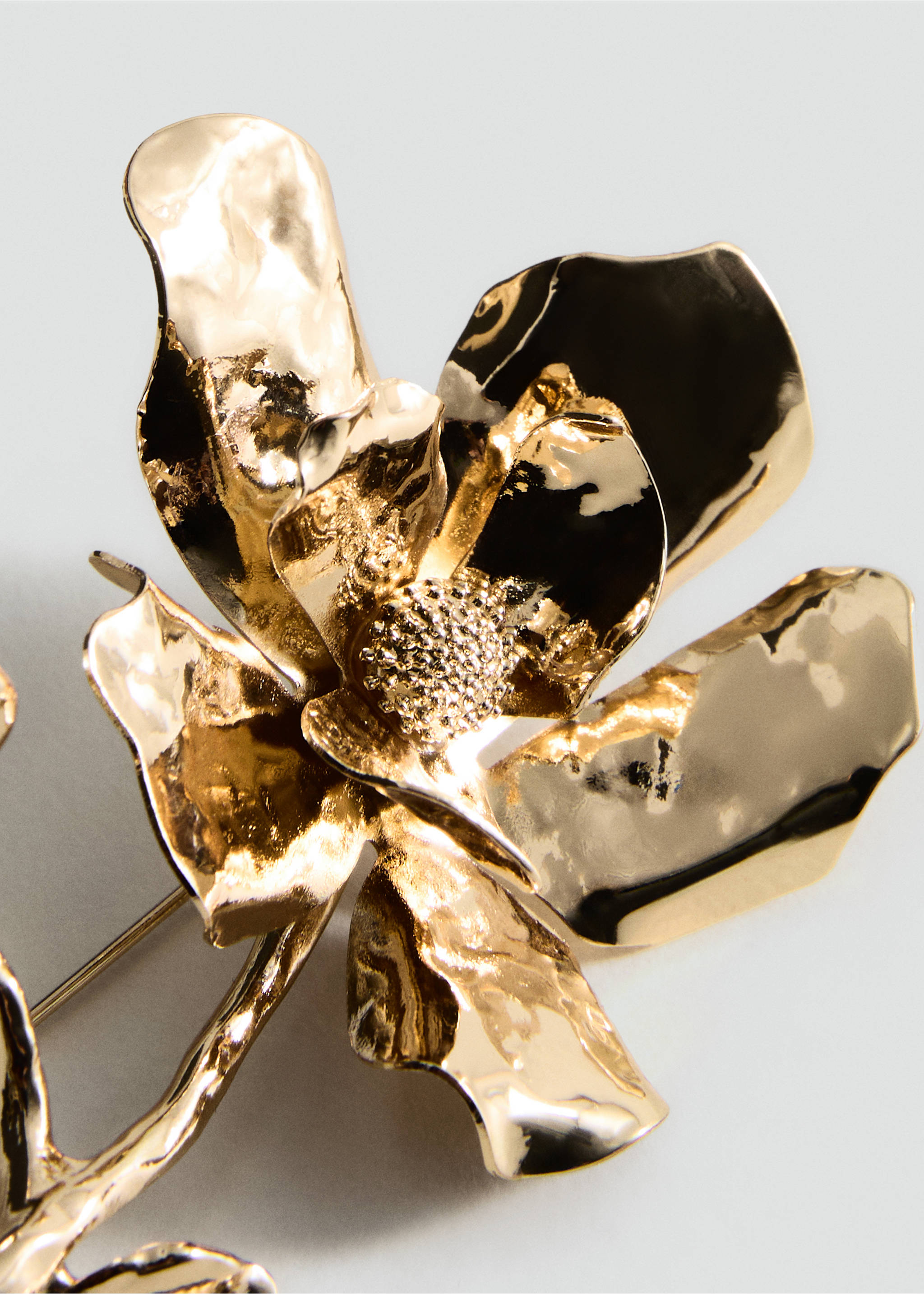 Flower brooch - Details of the article 1, Gold. Ref: 17065992-00.