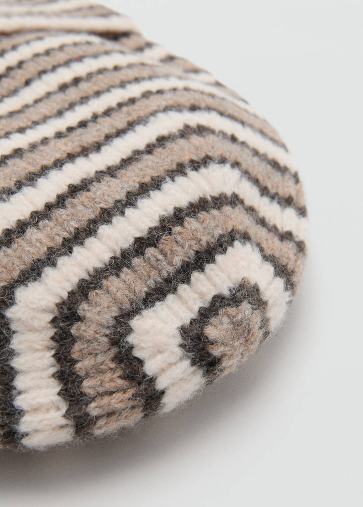 Striped knit hat — Brown